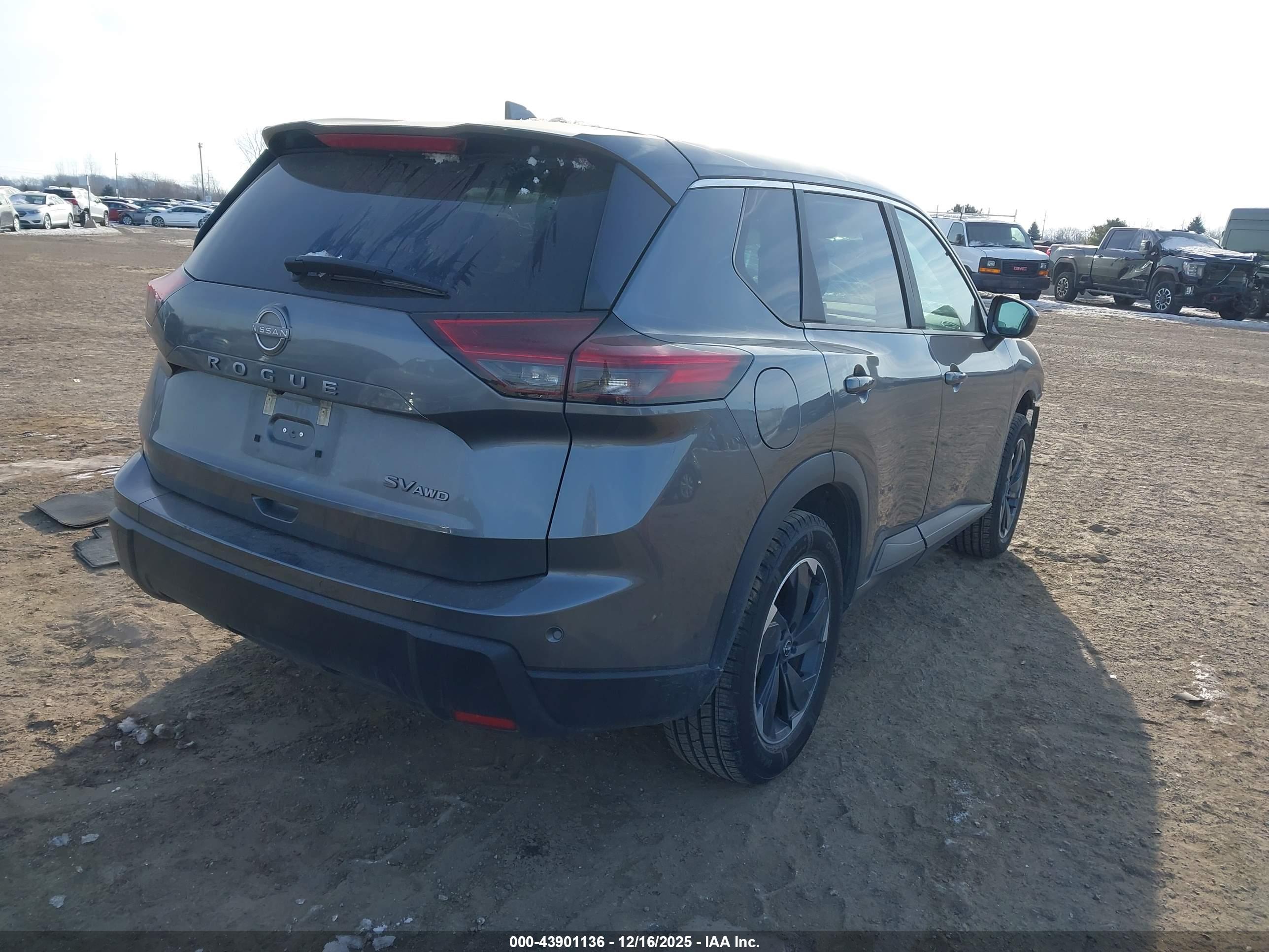 NISSAN ROGUE image 4