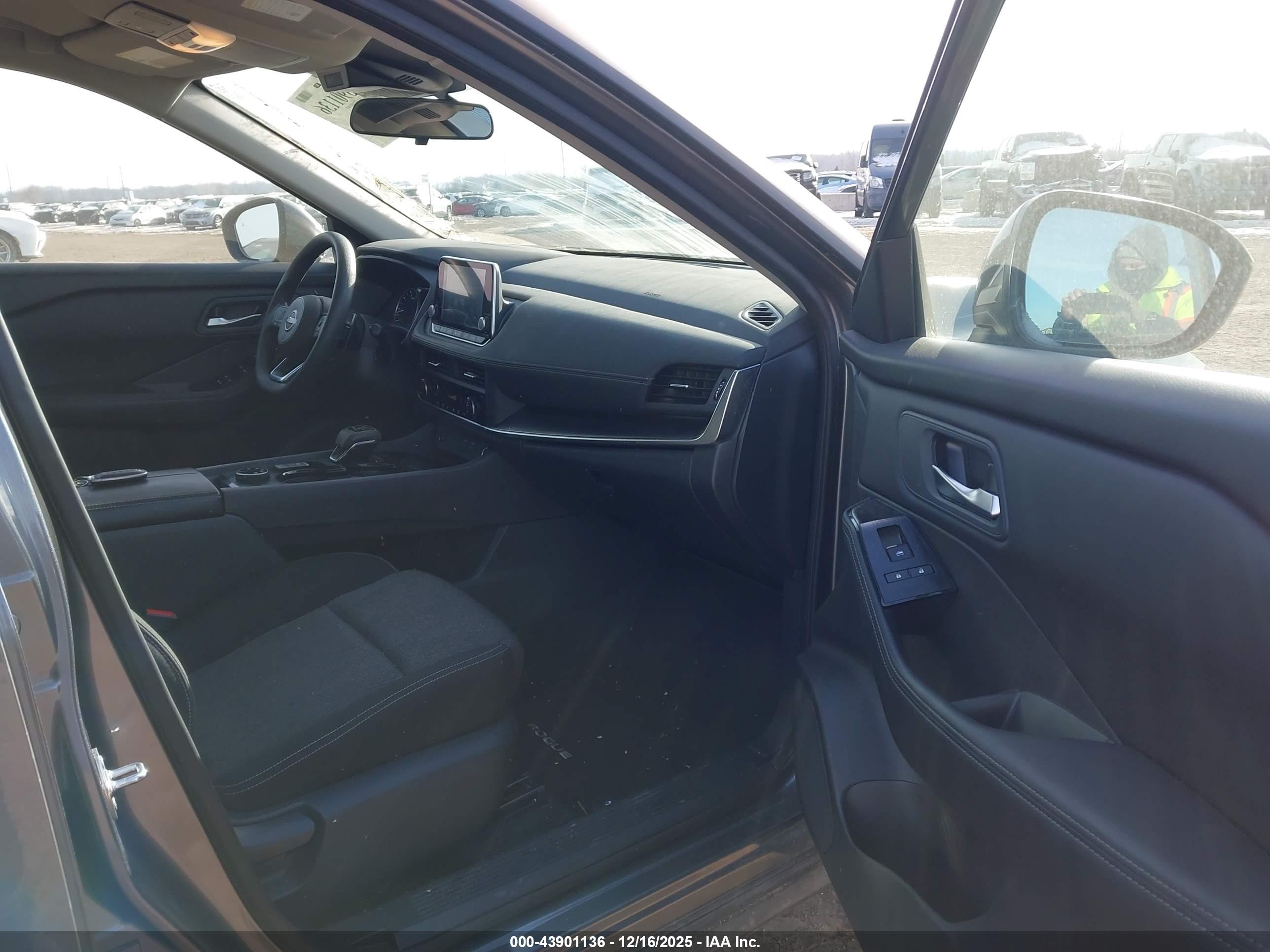 NISSAN ROGUE image 5