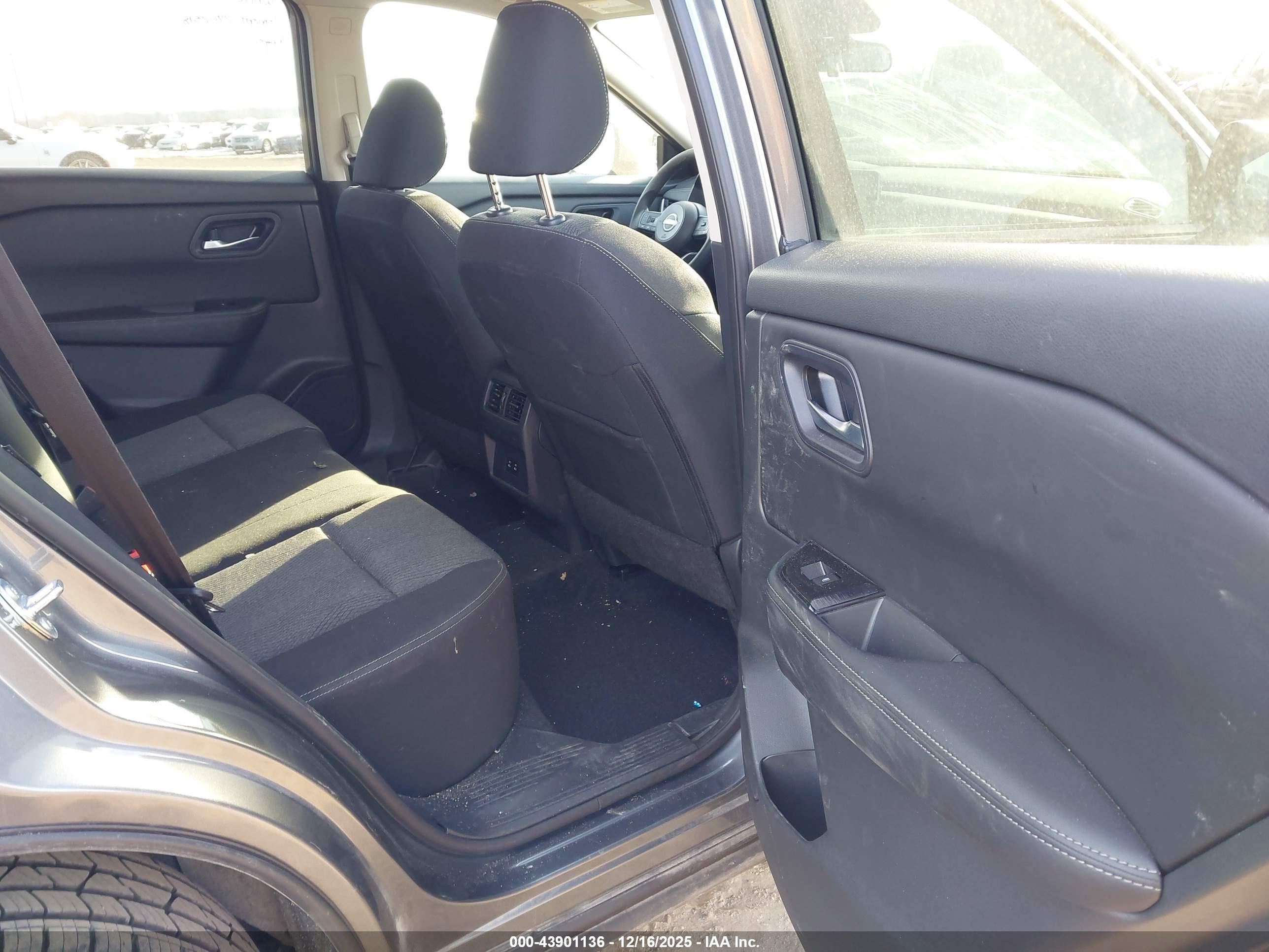 NISSAN ROGUE image 8