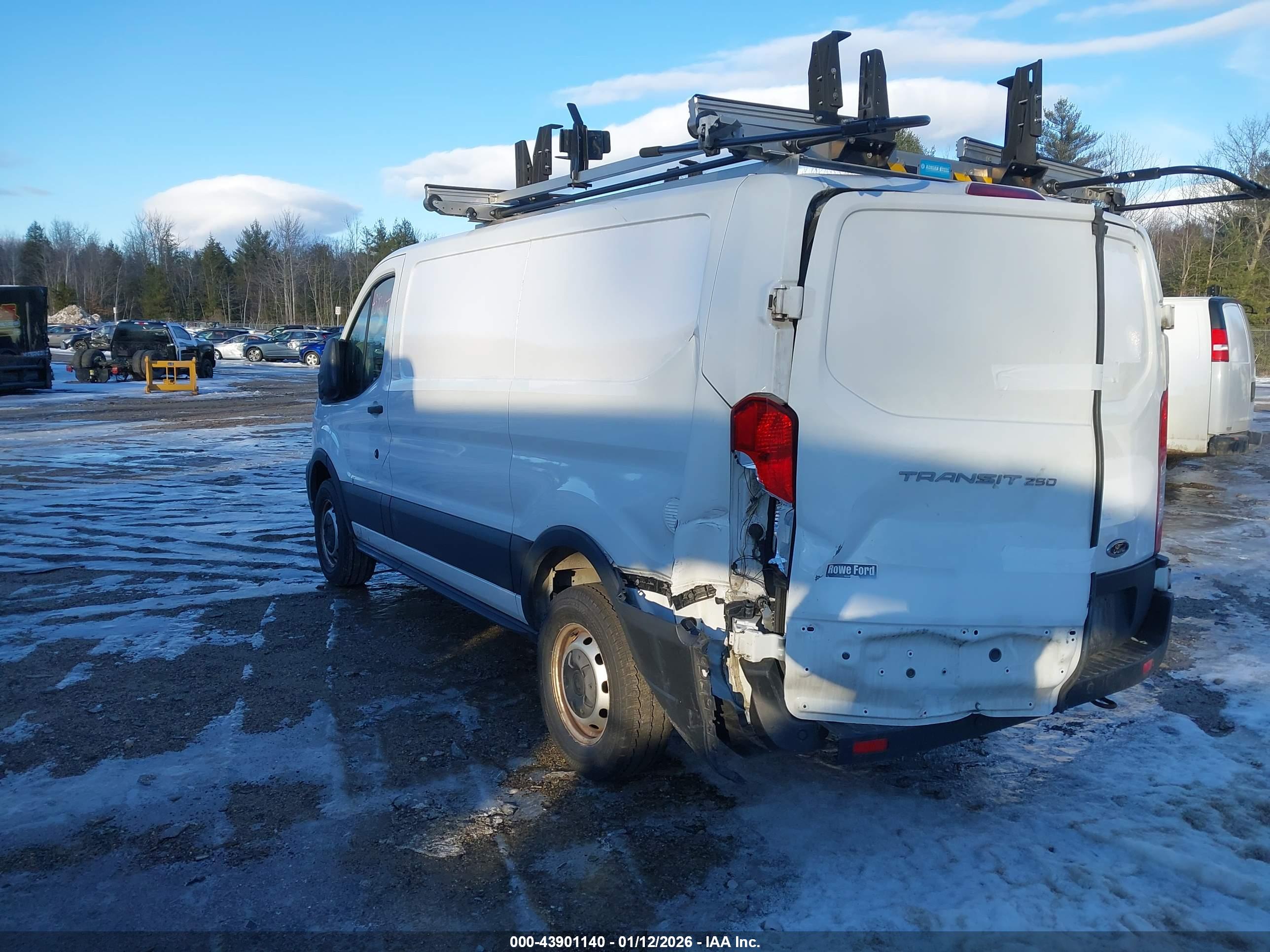 FORD TRANSIT-250 image 3