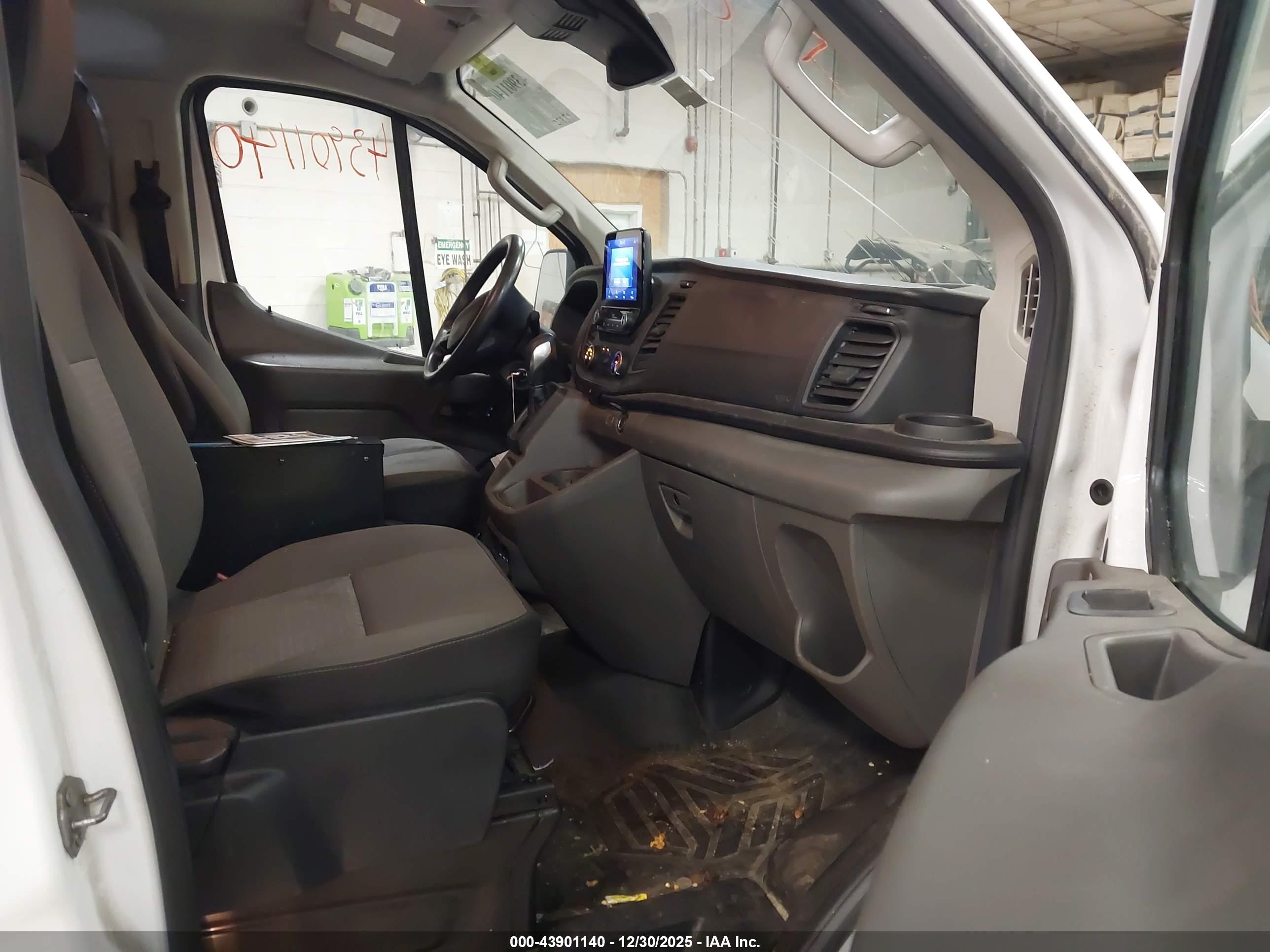 FORD TRANSIT-250 image 5