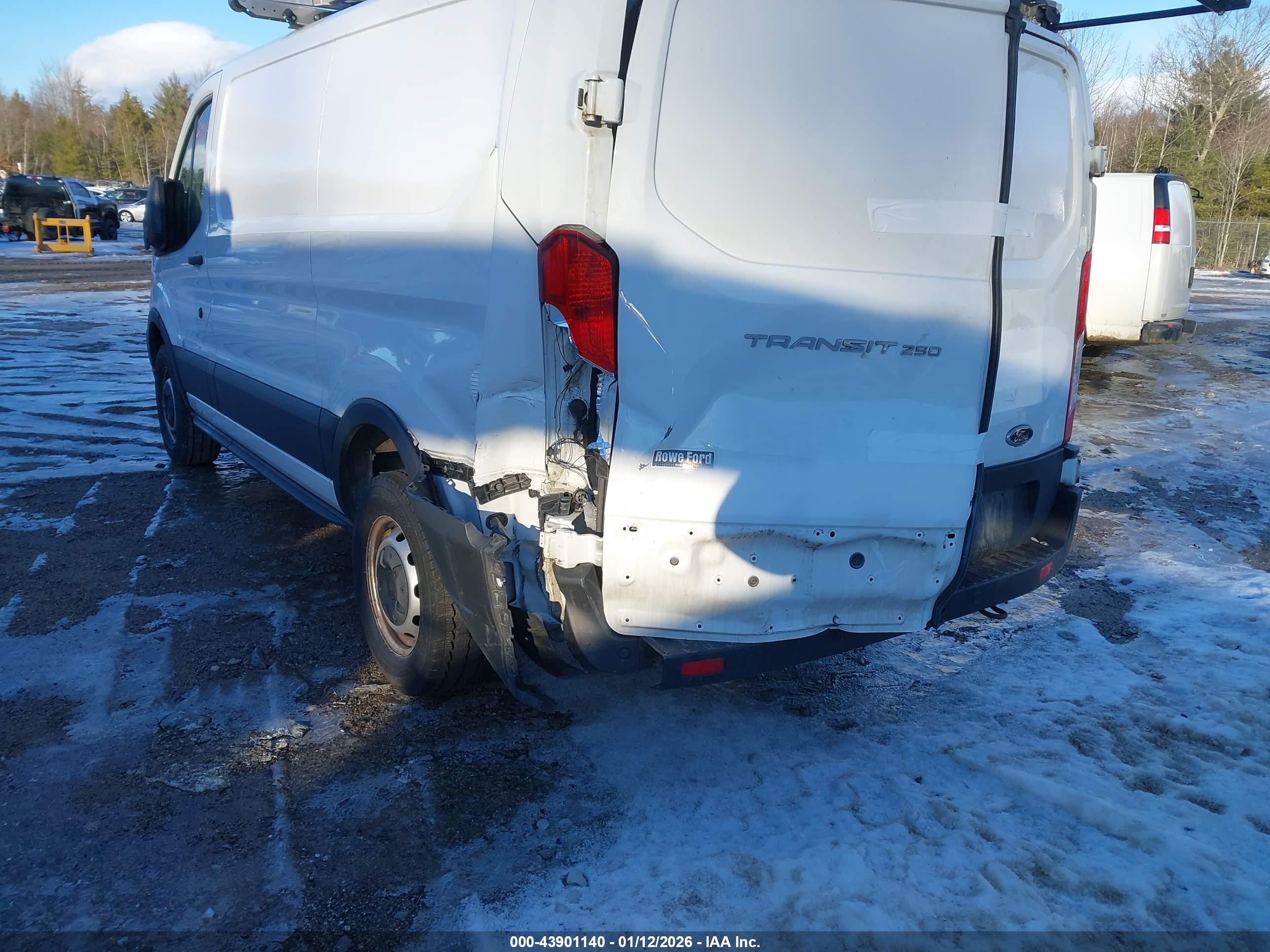 FORD TRANSIT-250 image 6