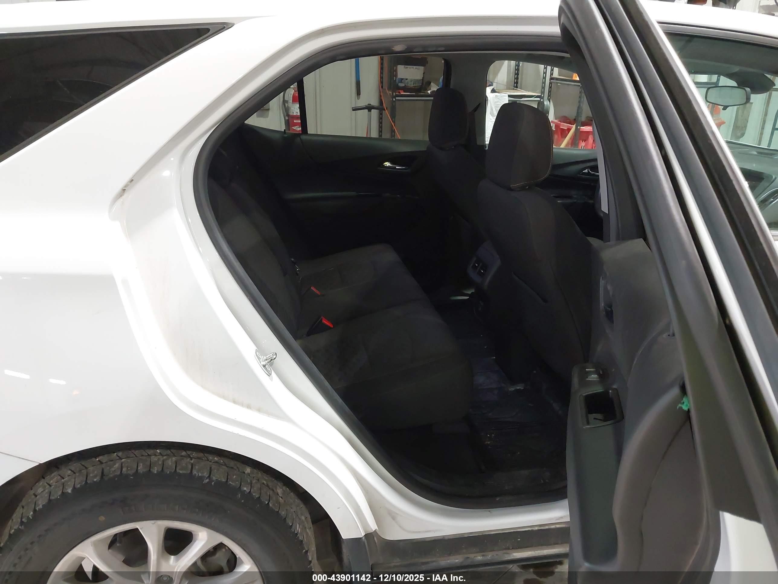 CHEVROLET EQUINOX image 8