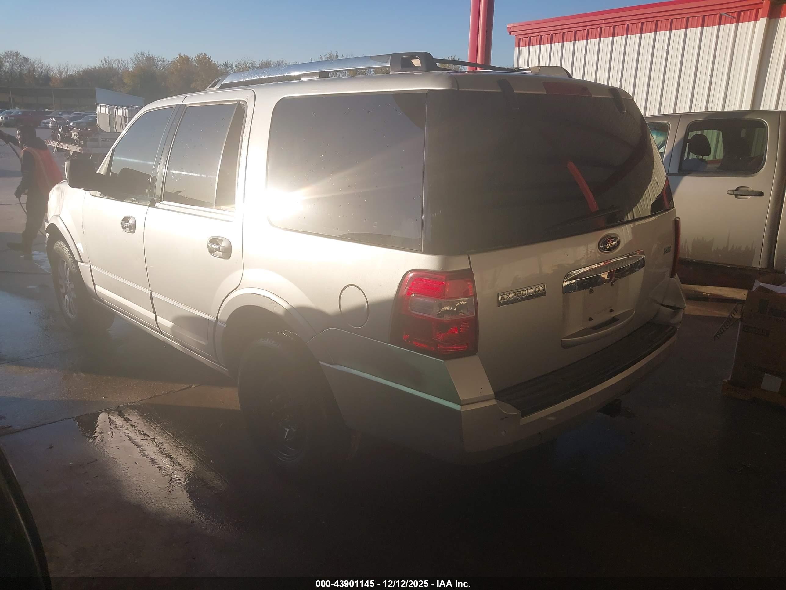 FORD EXPEDITION image 3