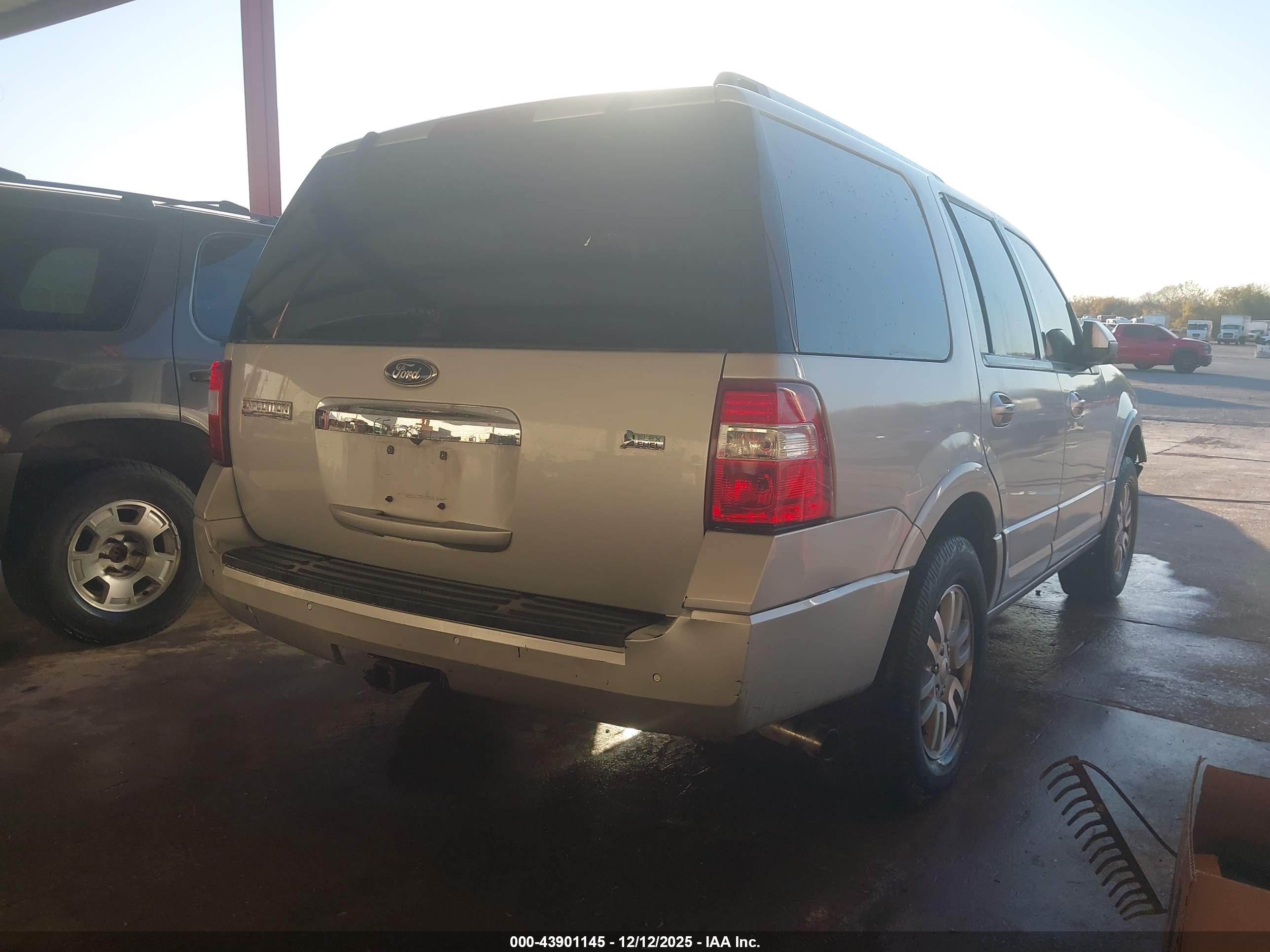 FORD EXPEDITION image 4