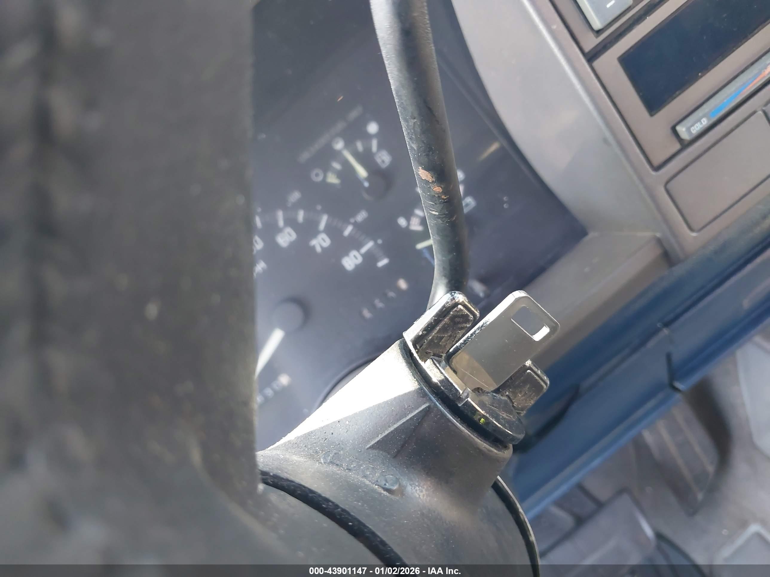 CHEVROLET GMT-400 image 11
