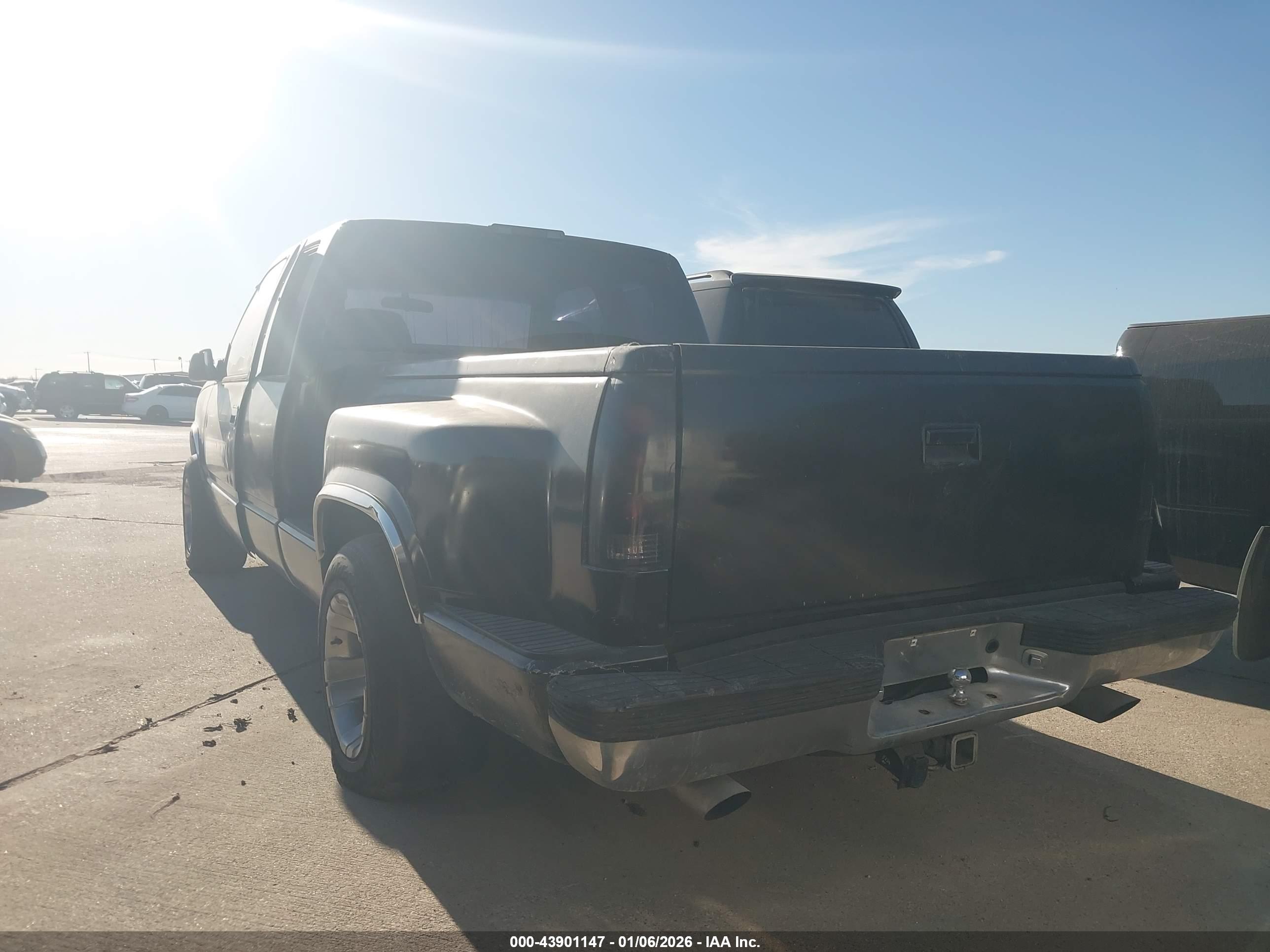 CHEVROLET GMT-400 image 3