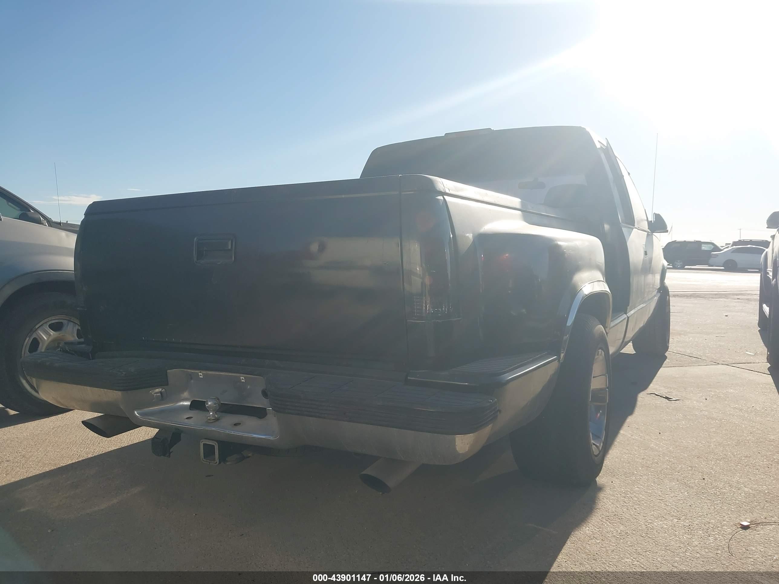 CHEVROLET GMT-400 image 4