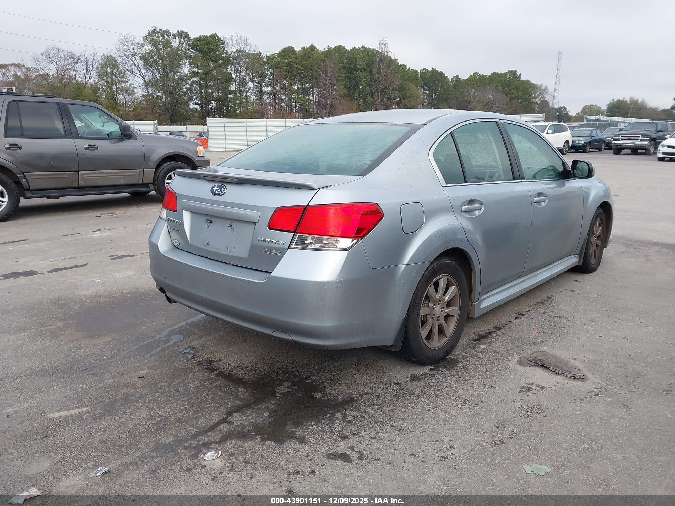 SUBARU LEGACY image 4