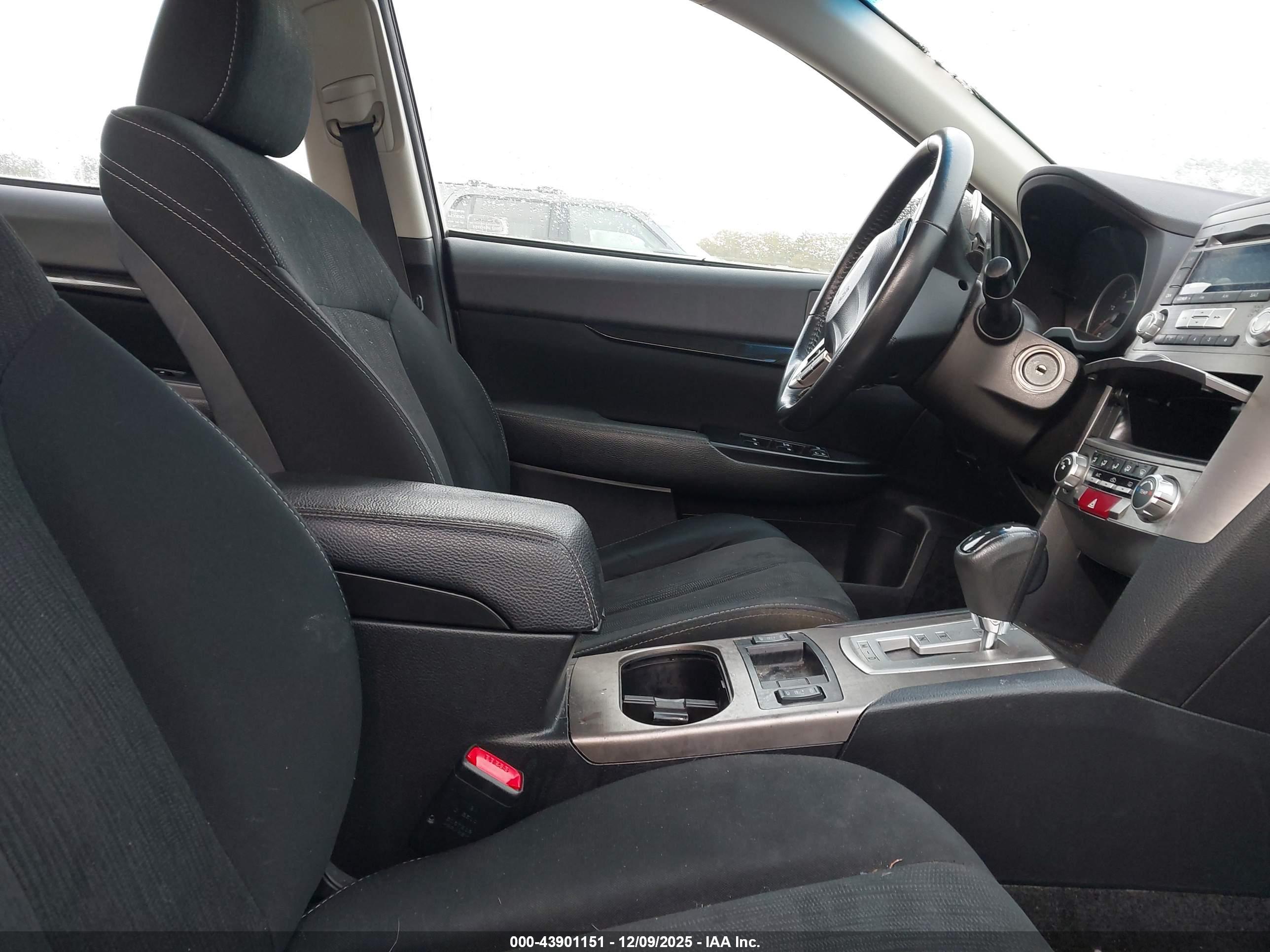 SUBARU LEGACY image 5