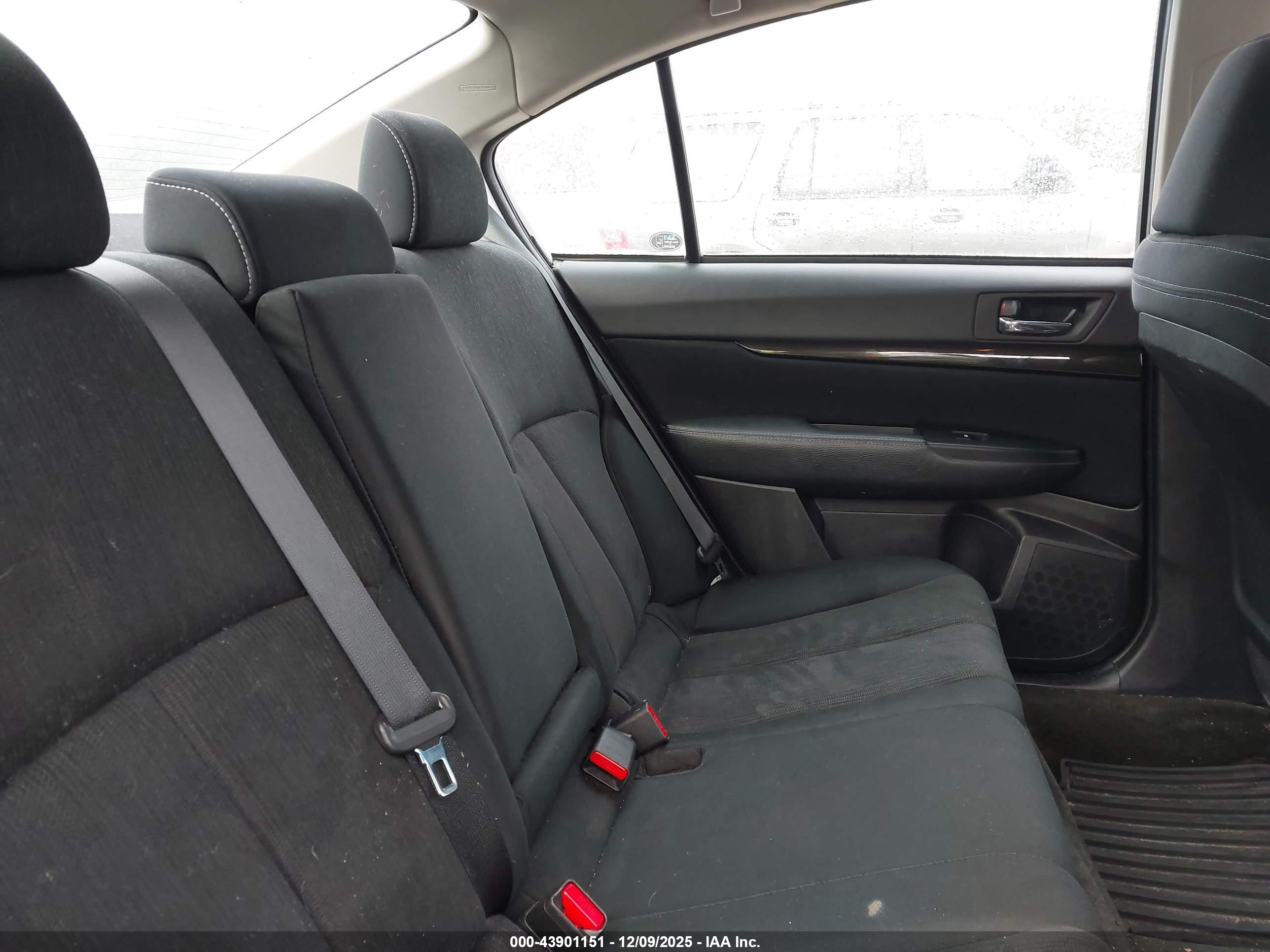 SUBARU LEGACY image 8