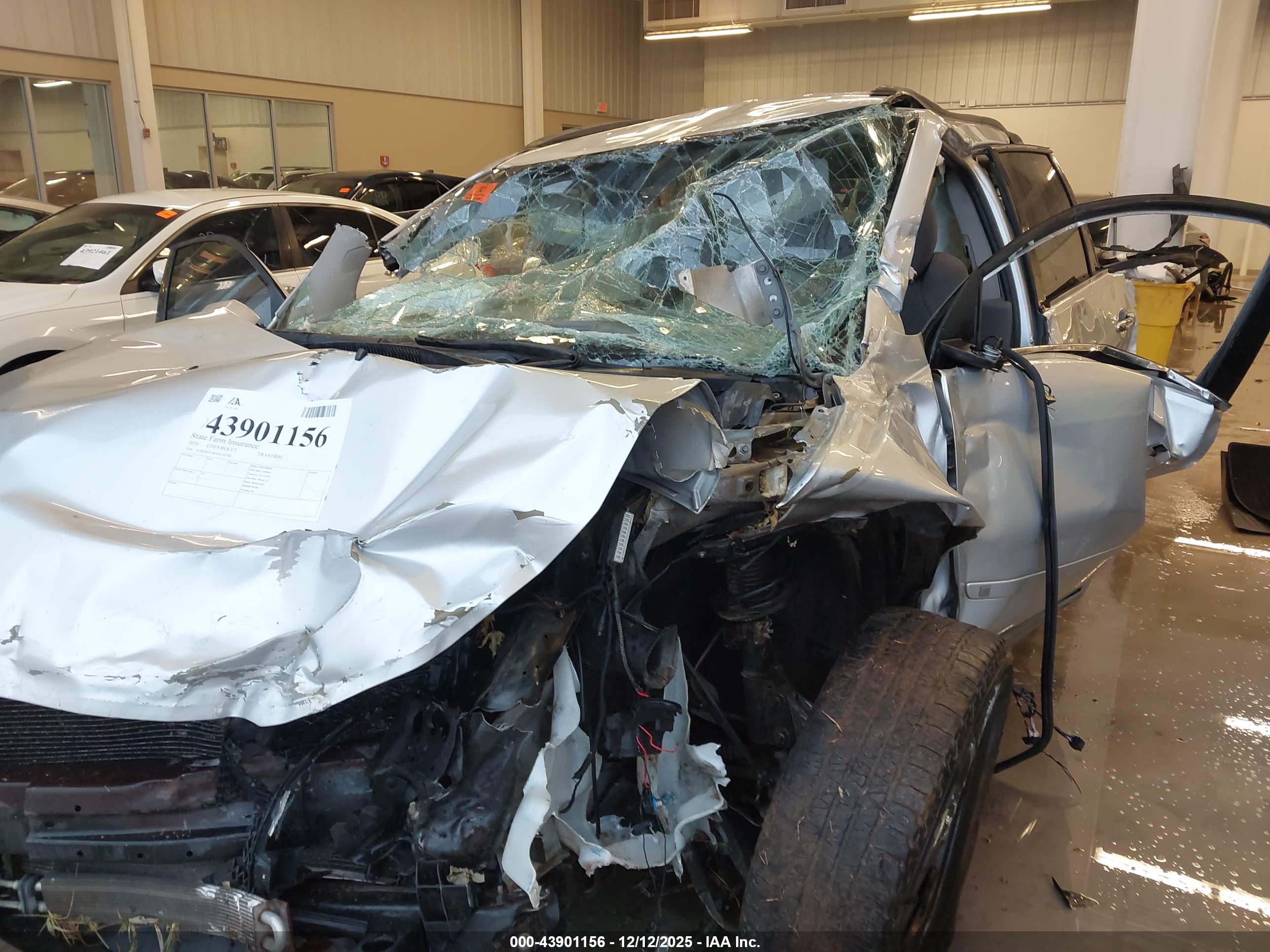 CHEVROLET TRAVERSE image 6