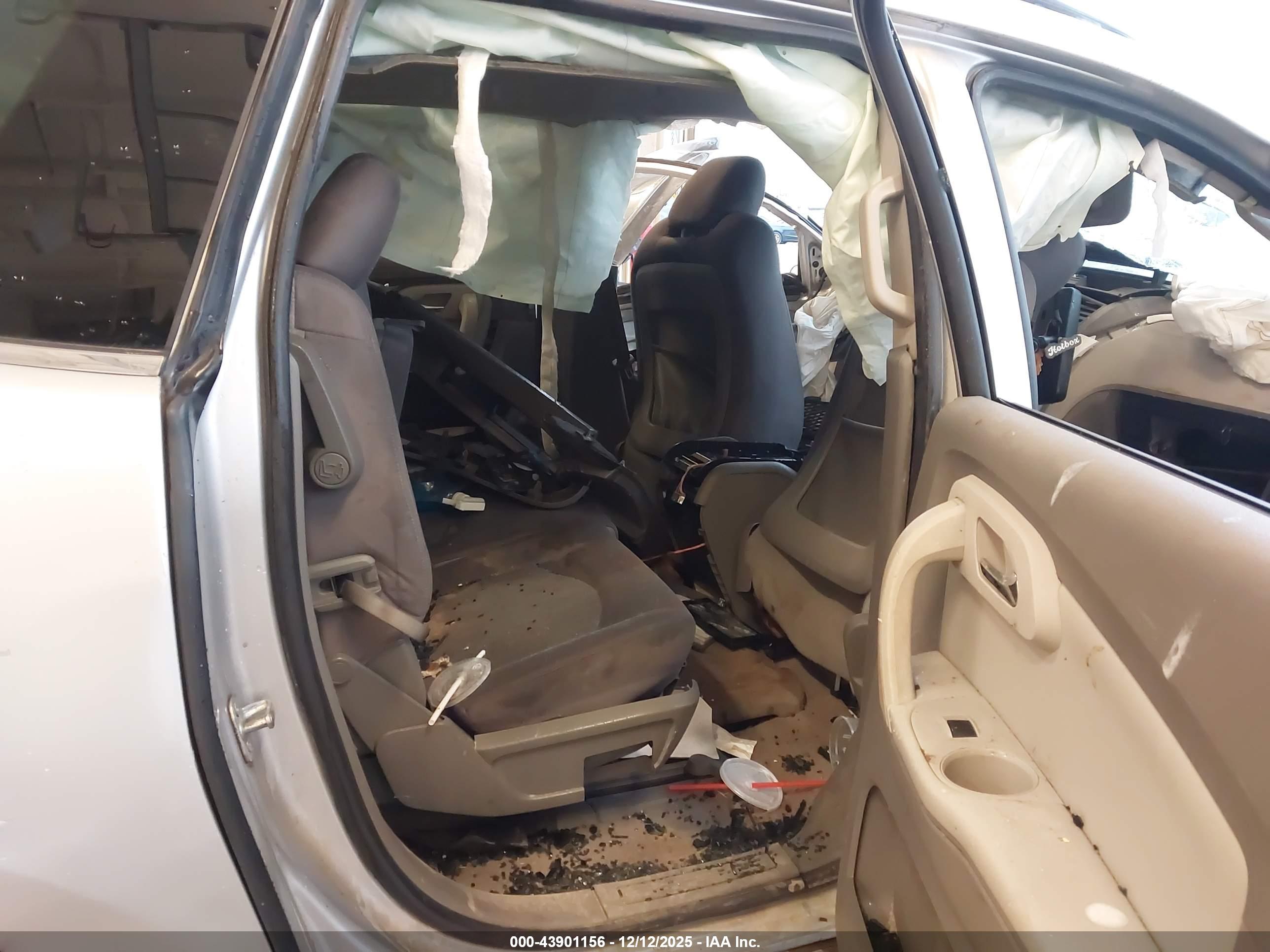 CHEVROLET TRAVERSE image 8