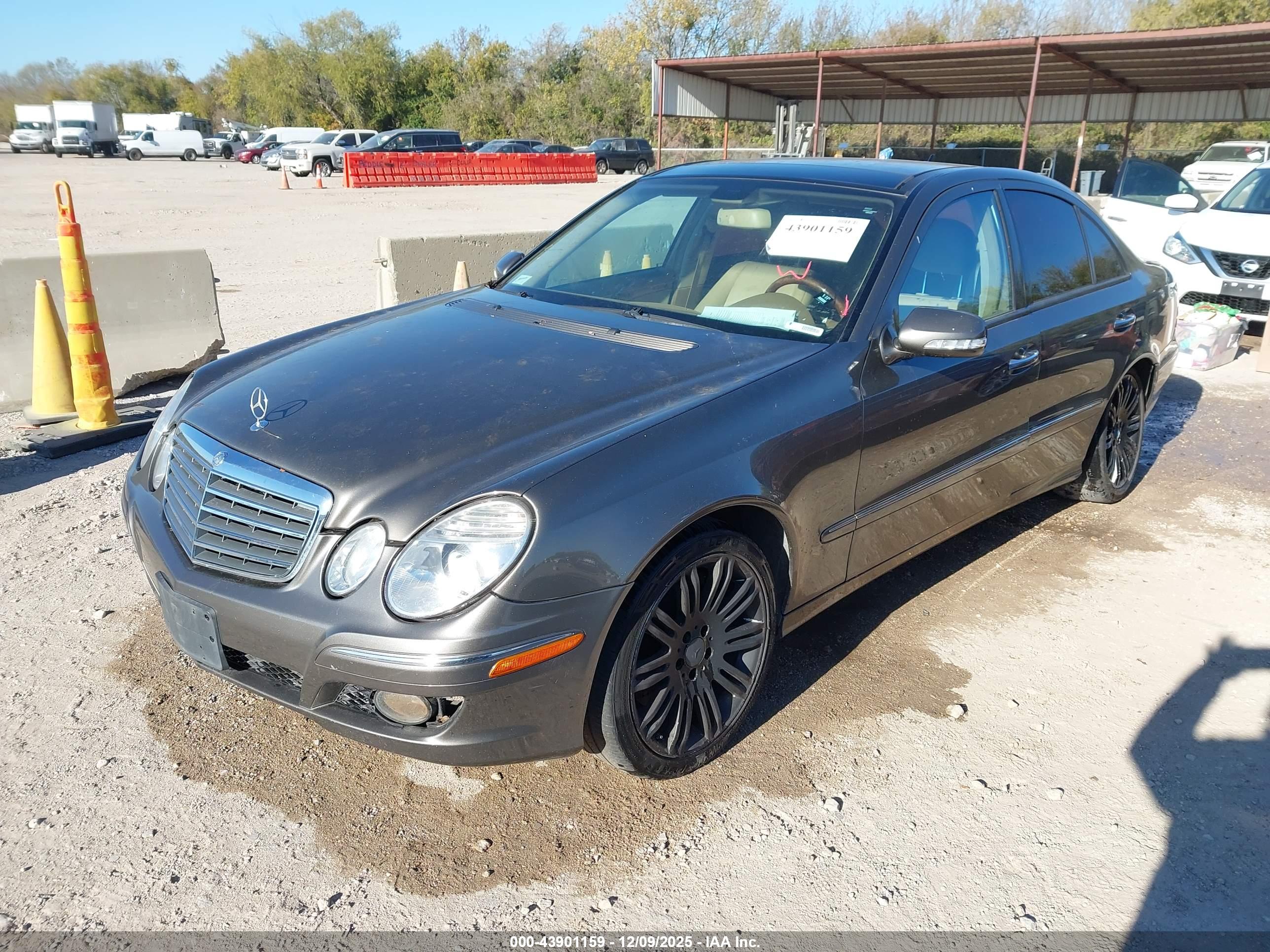 MERCEDES-BENZ E image 2