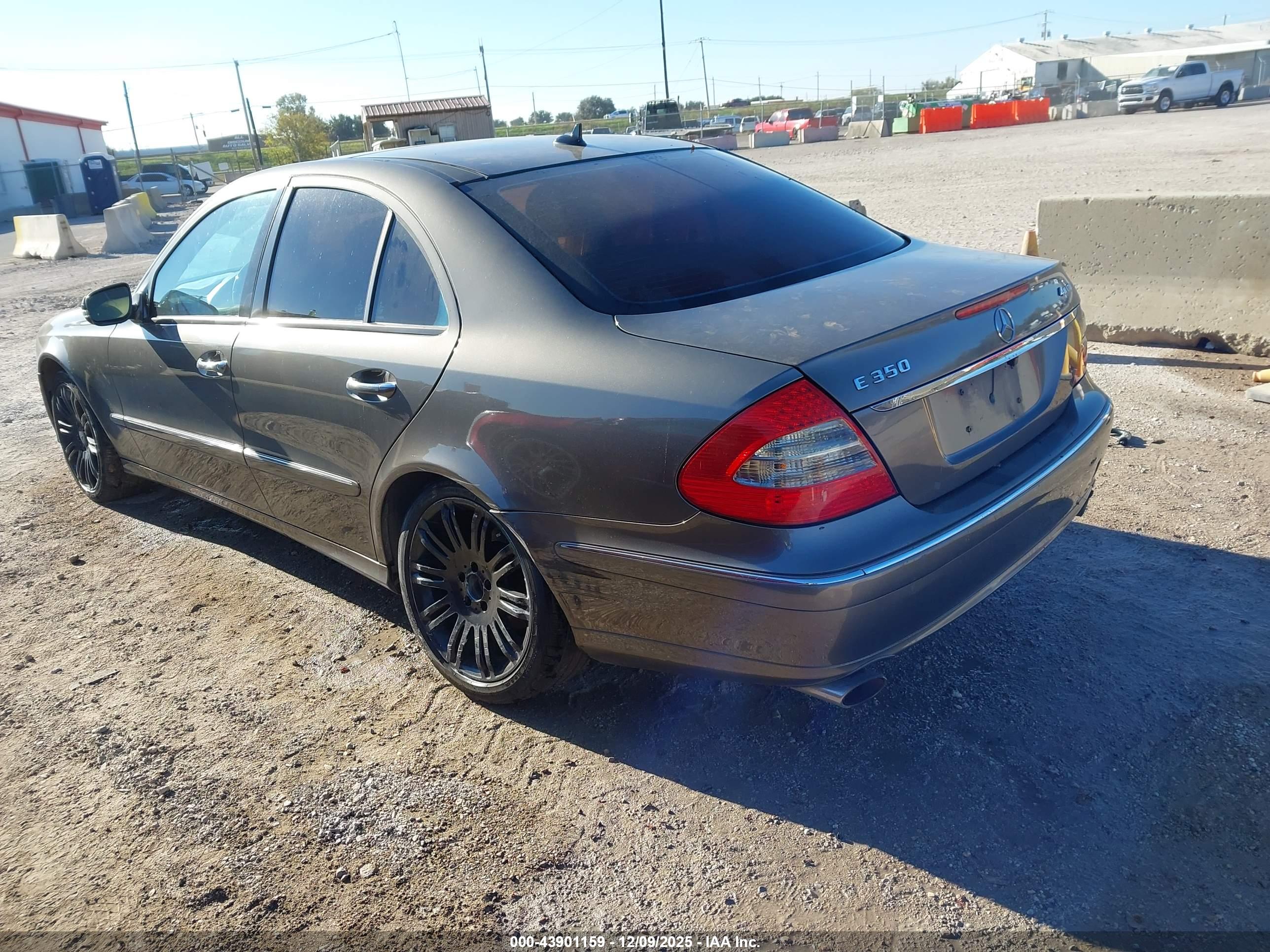 MERCEDES-BENZ E image 3