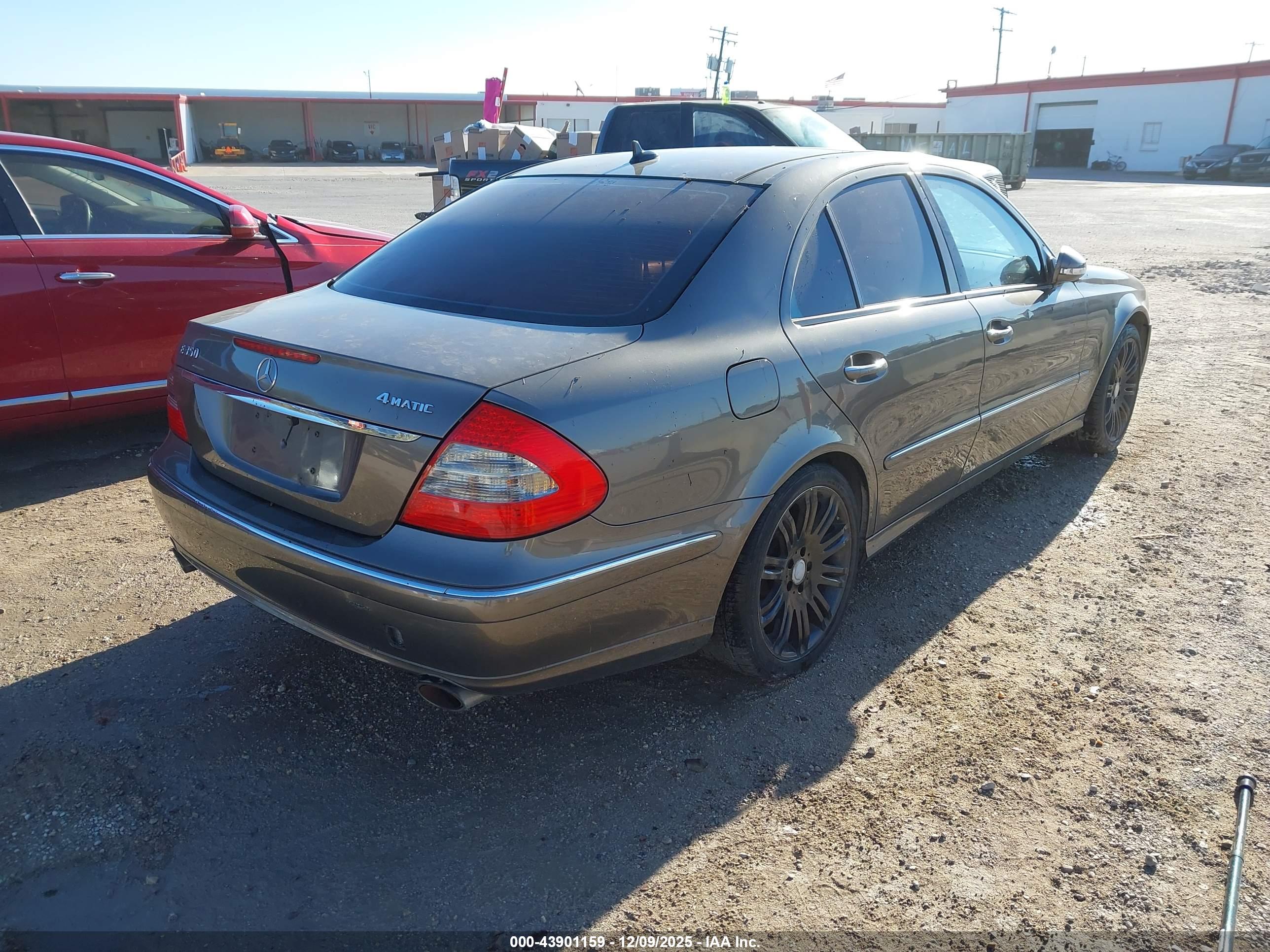 MERCEDES-BENZ E image 4