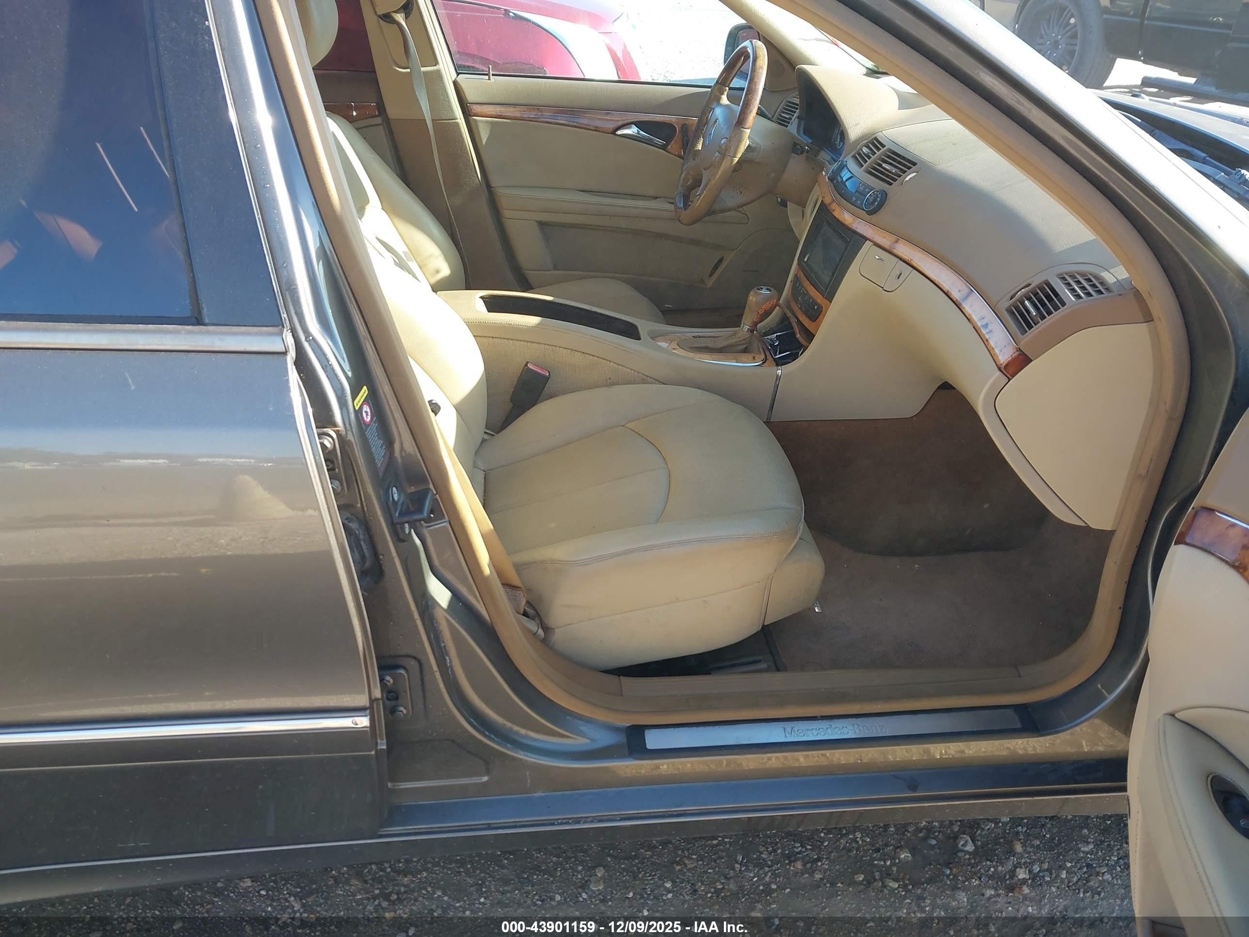 MERCEDES-BENZ E image 5