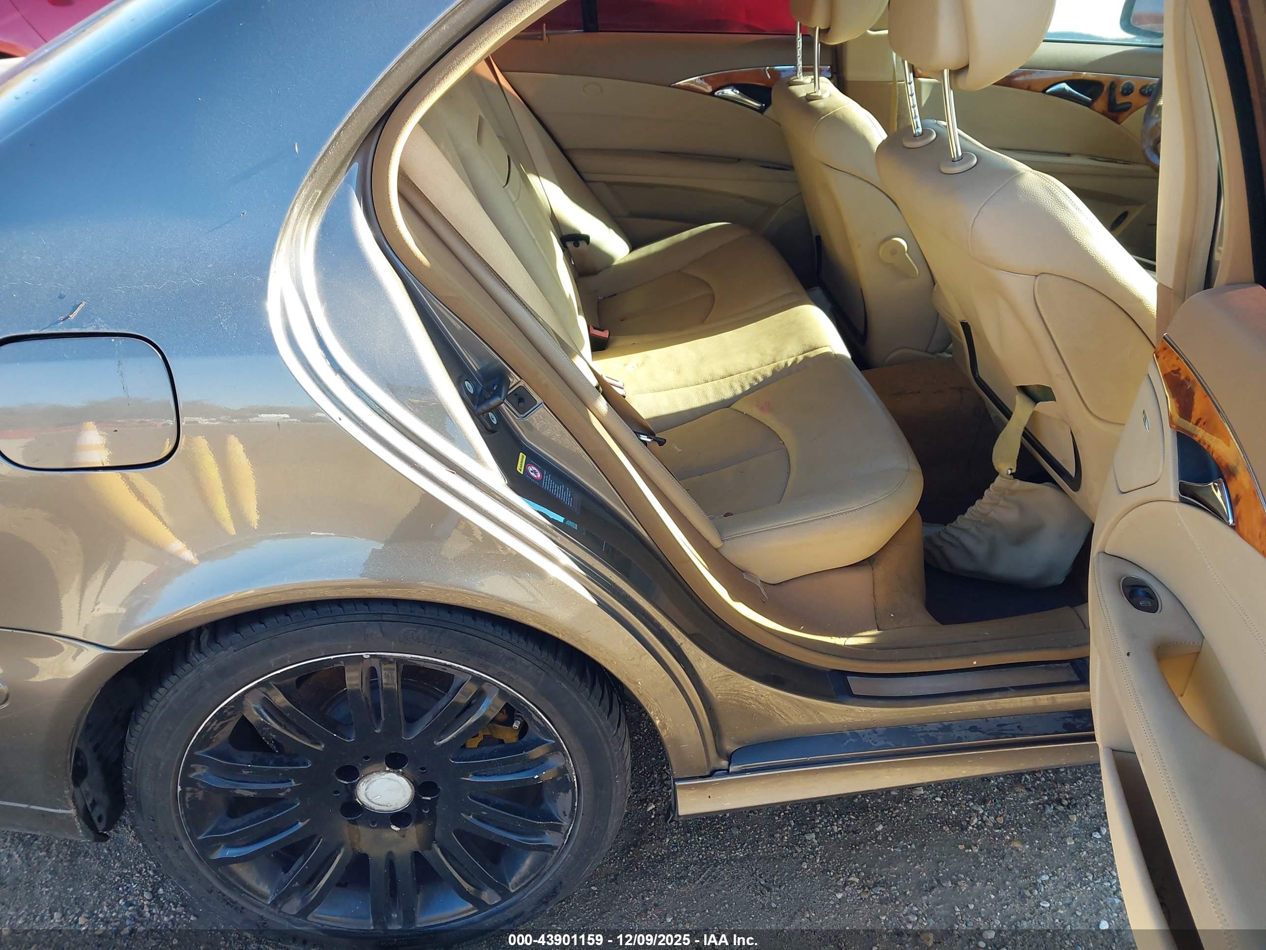 MERCEDES-BENZ E image 8