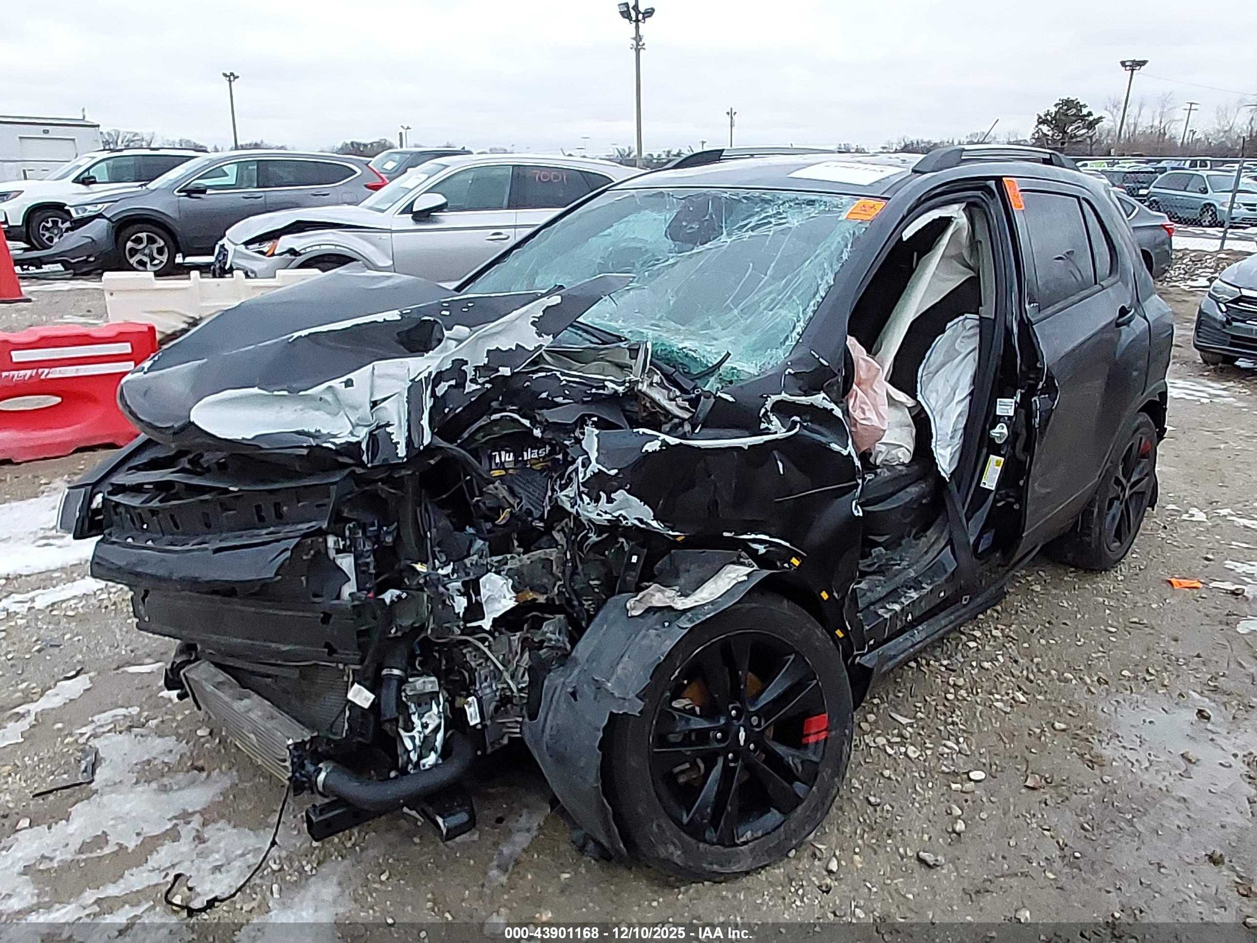 CHEVROLET TRAX image 2