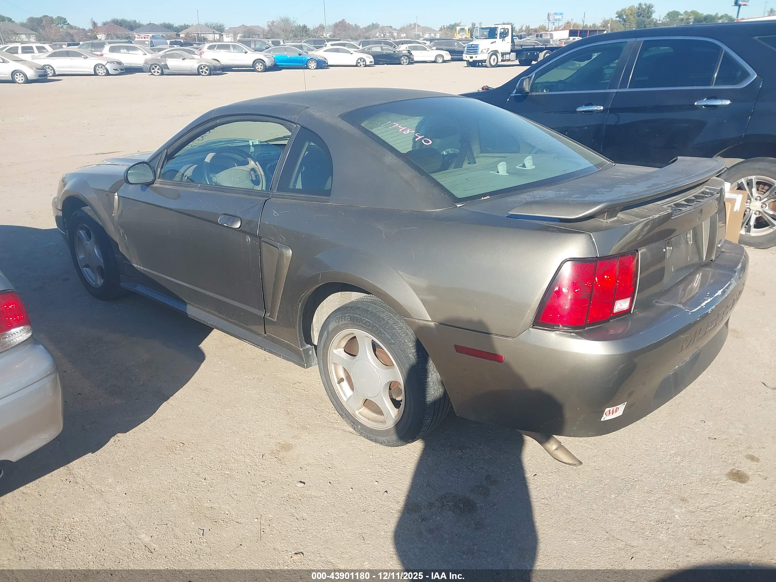 FORD MUSTANG image 3