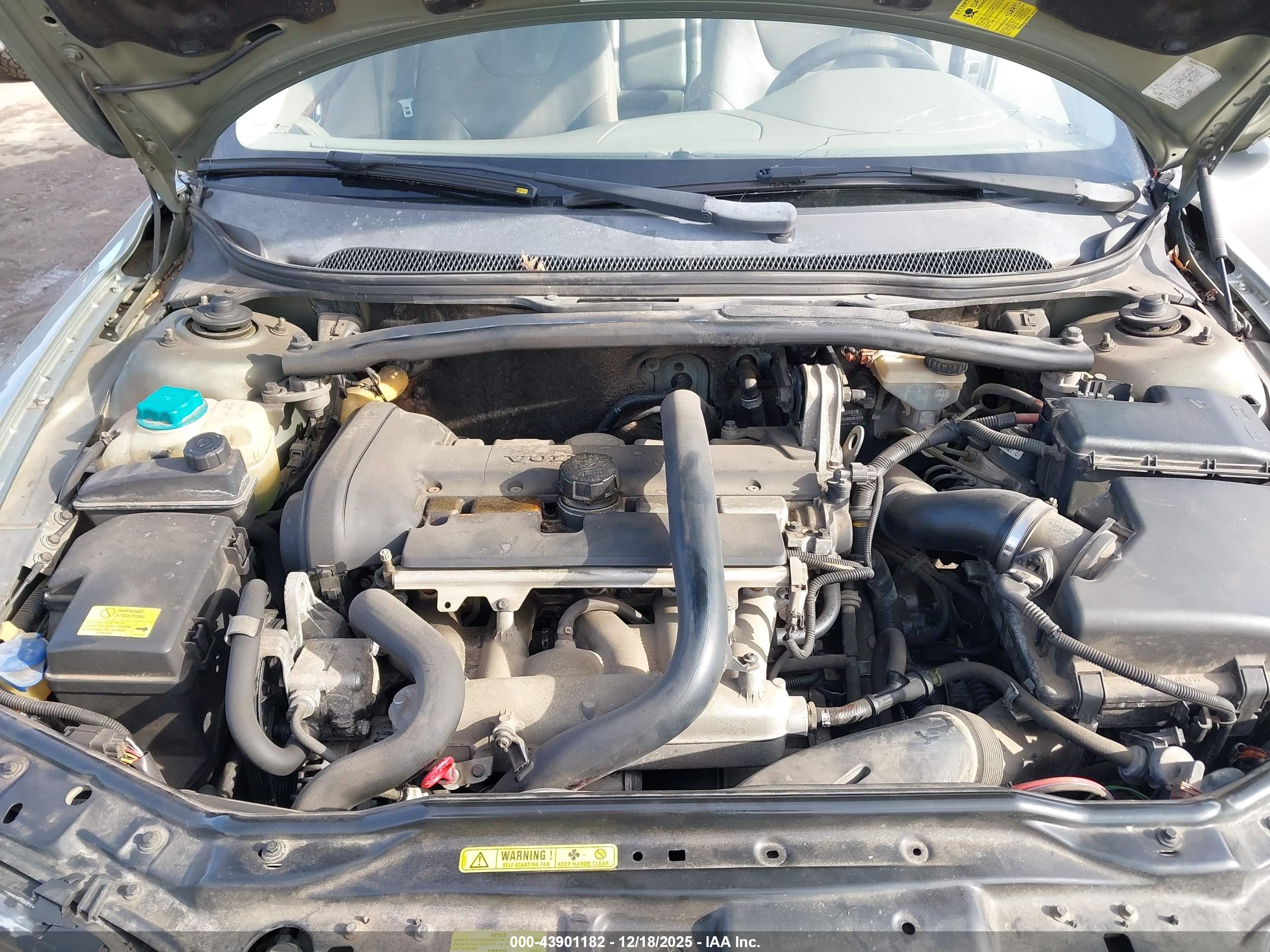 VOLVO XC70 image 10