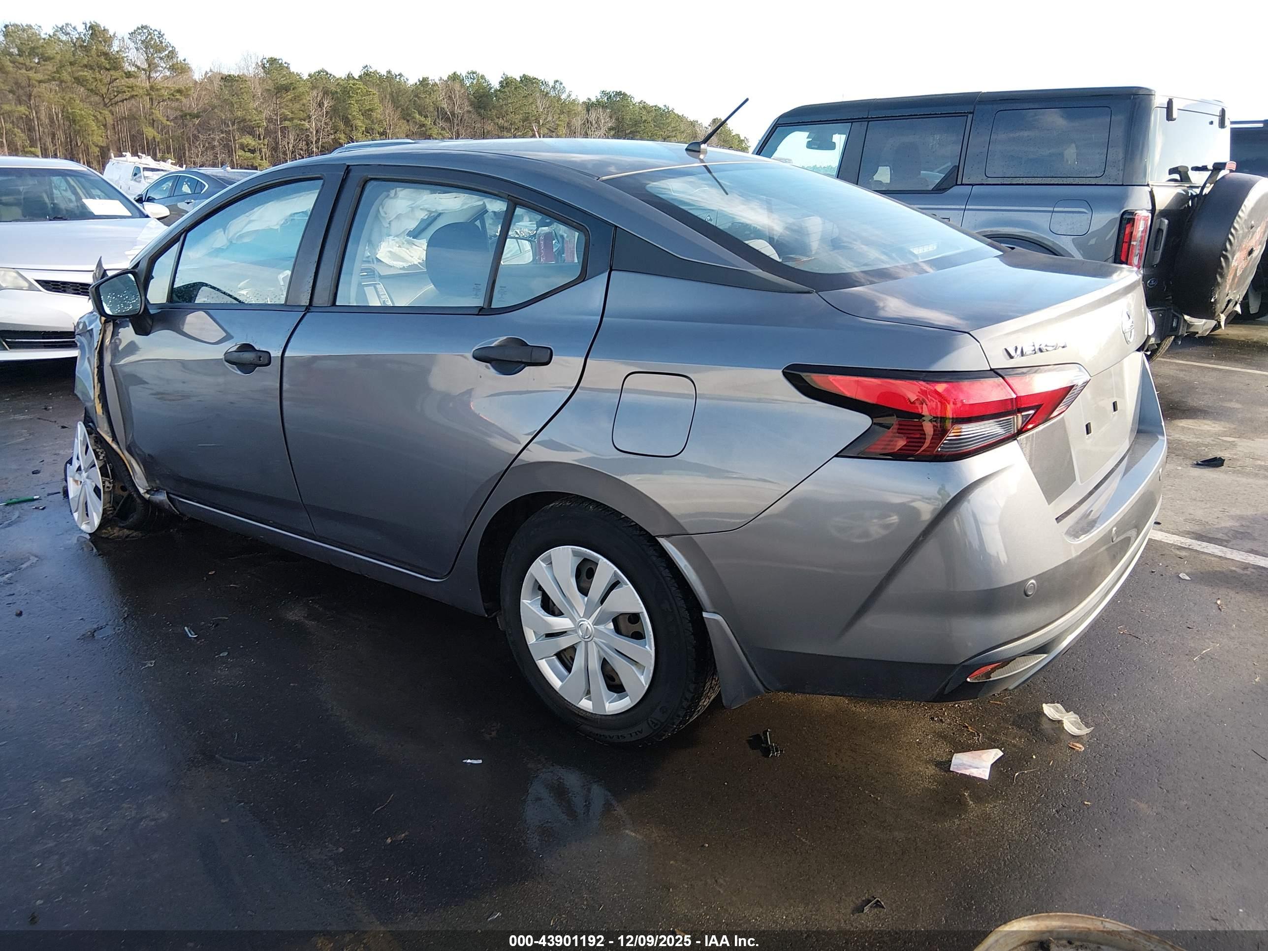 NISSAN VERSA image 3