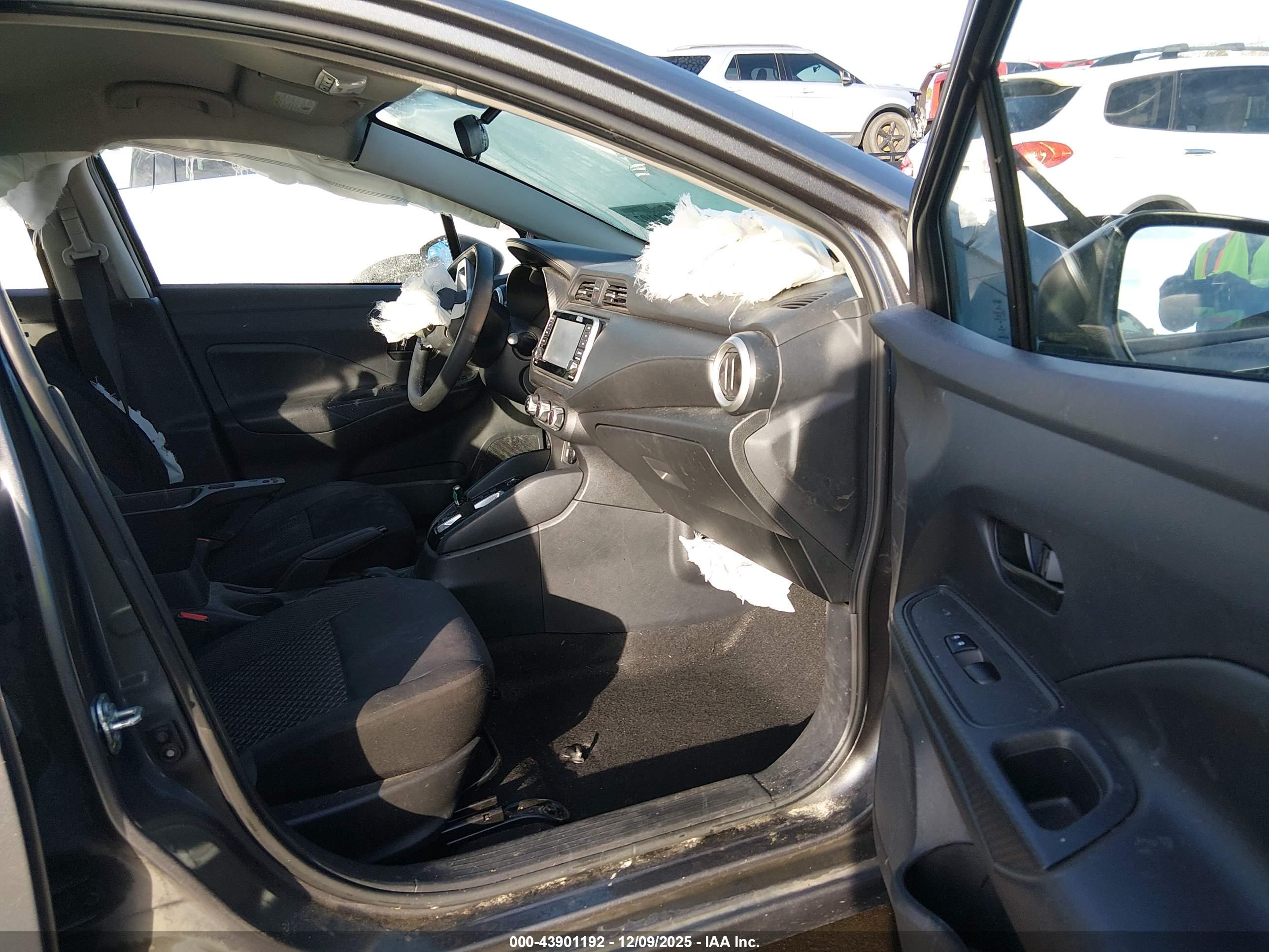 NISSAN VERSA image 5