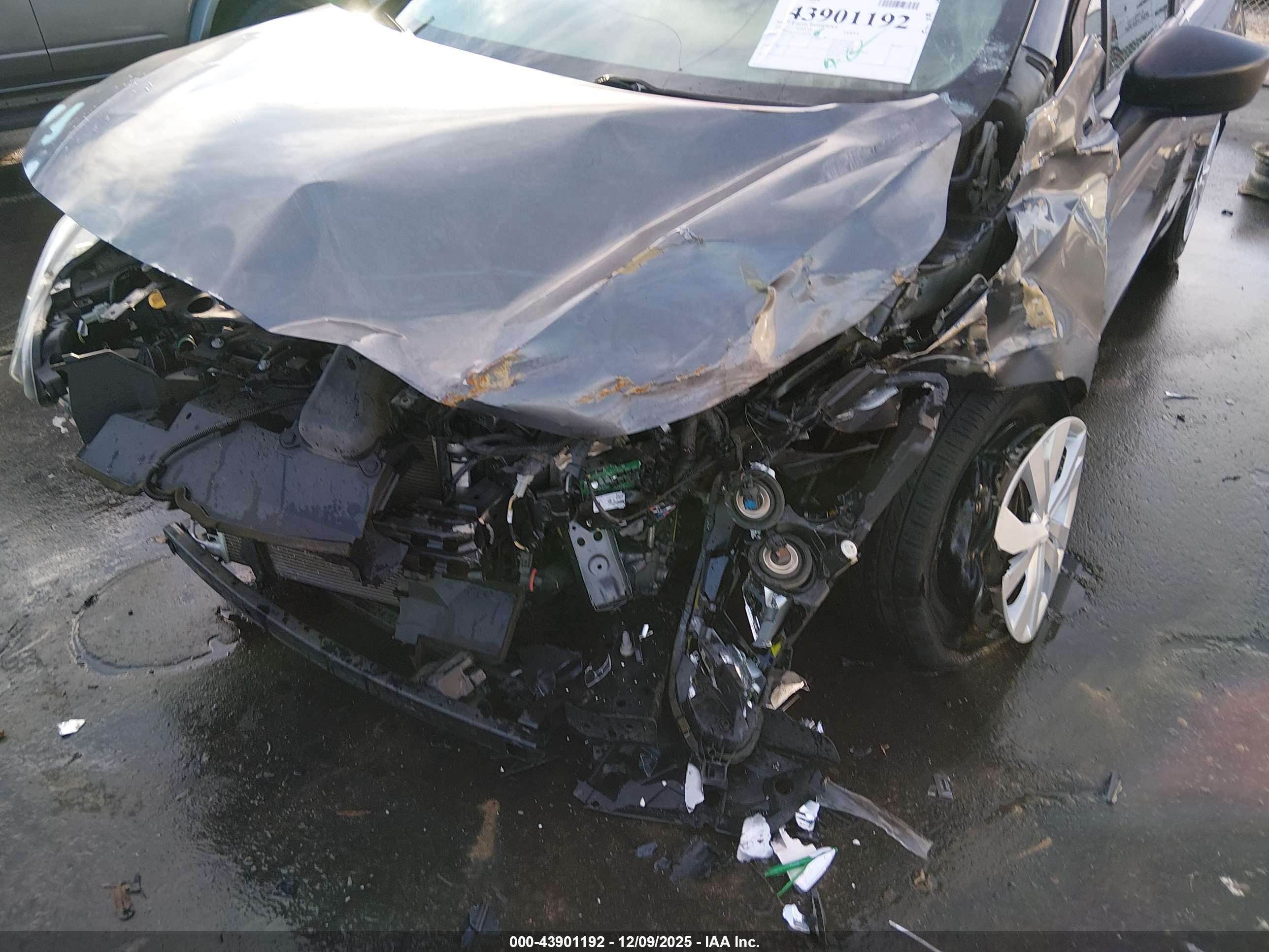 NISSAN VERSA image 6