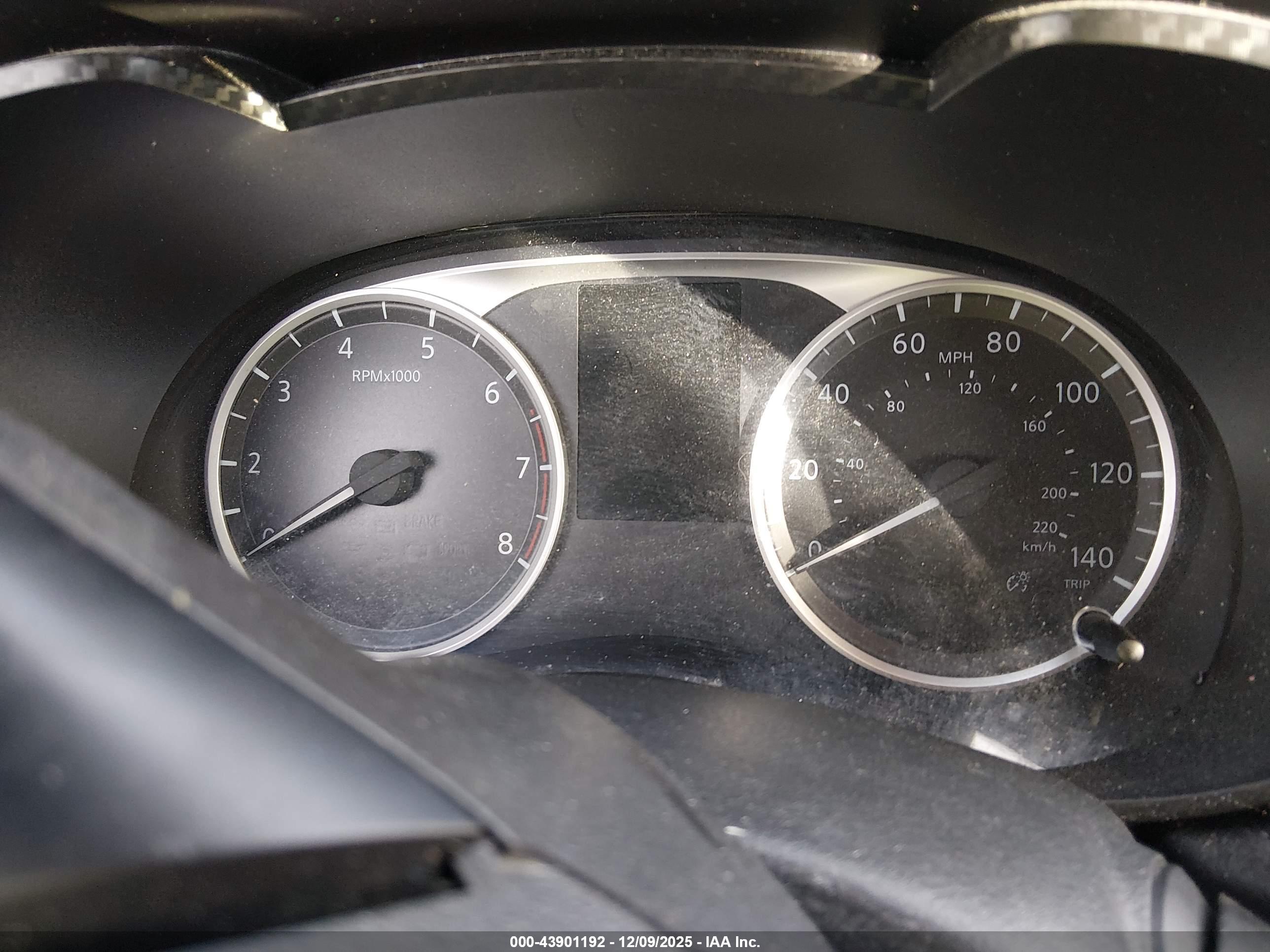NISSAN VERSA image 7