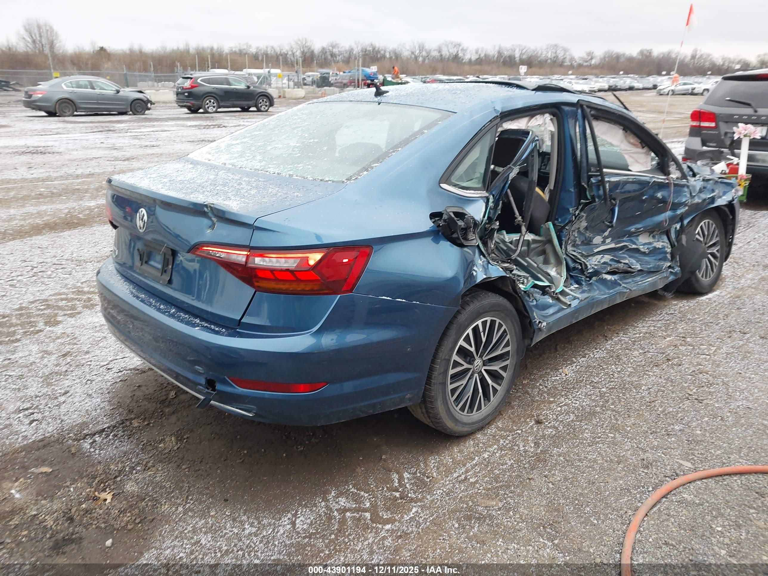 VOLKSWAGEN JETTA image 4