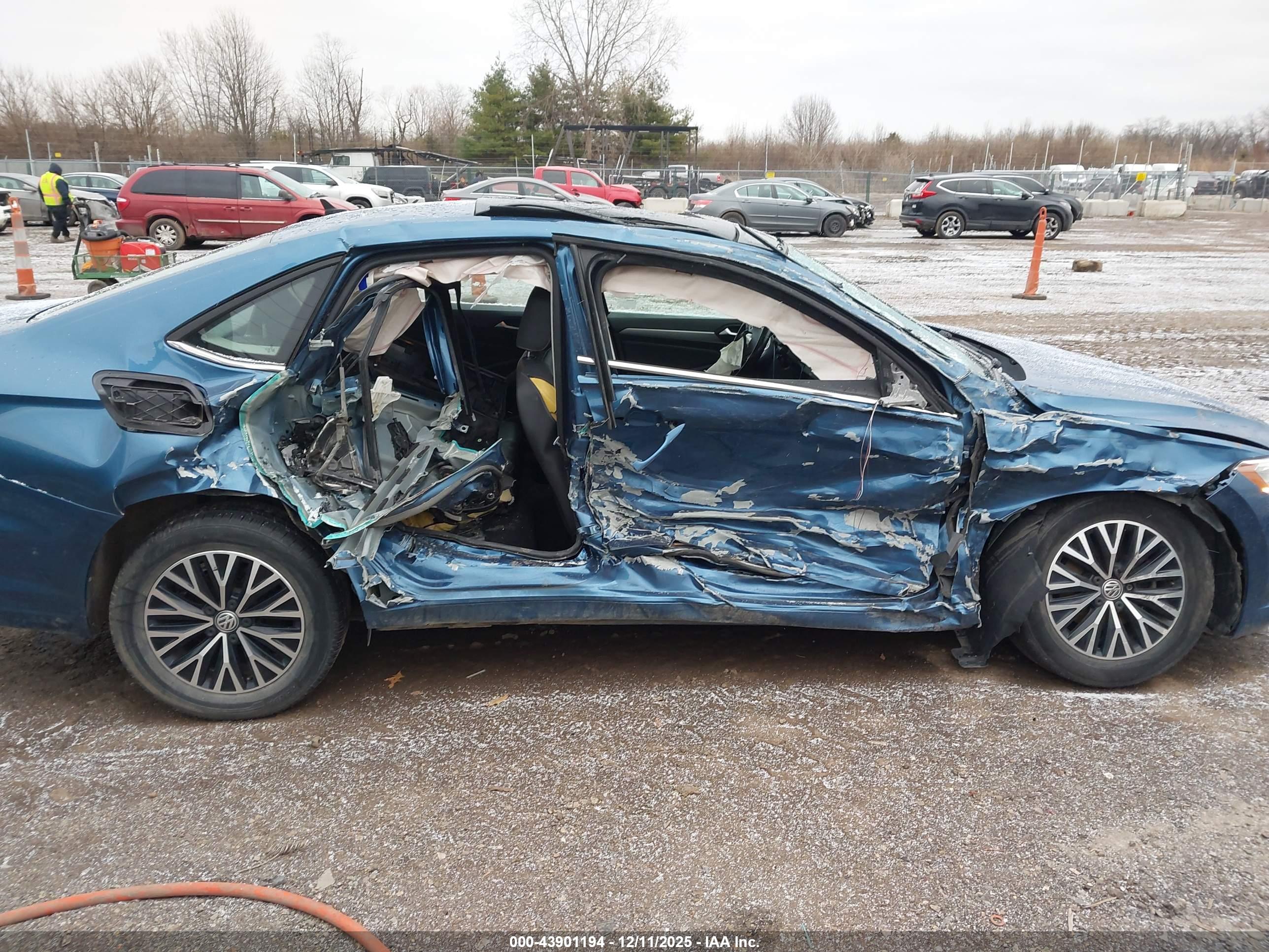 VOLKSWAGEN JETTA image 6
