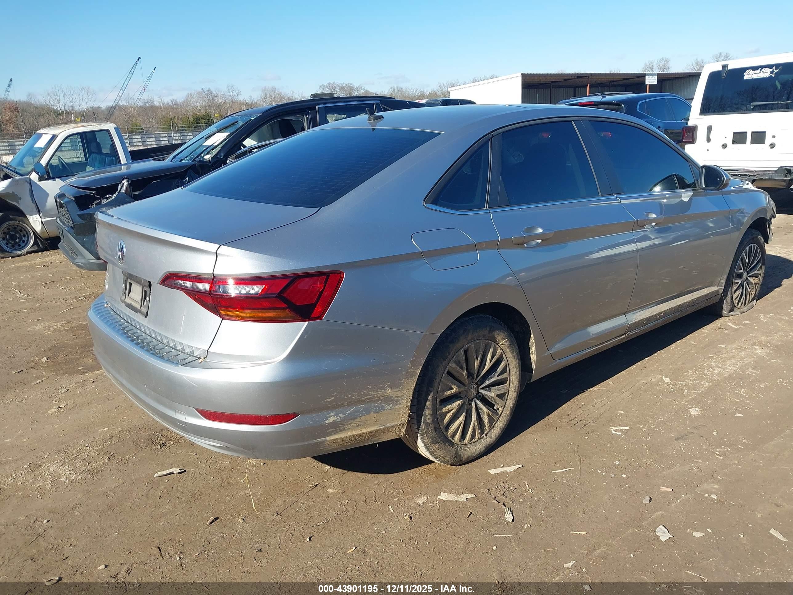 VOLKSWAGEN JETTA image 4