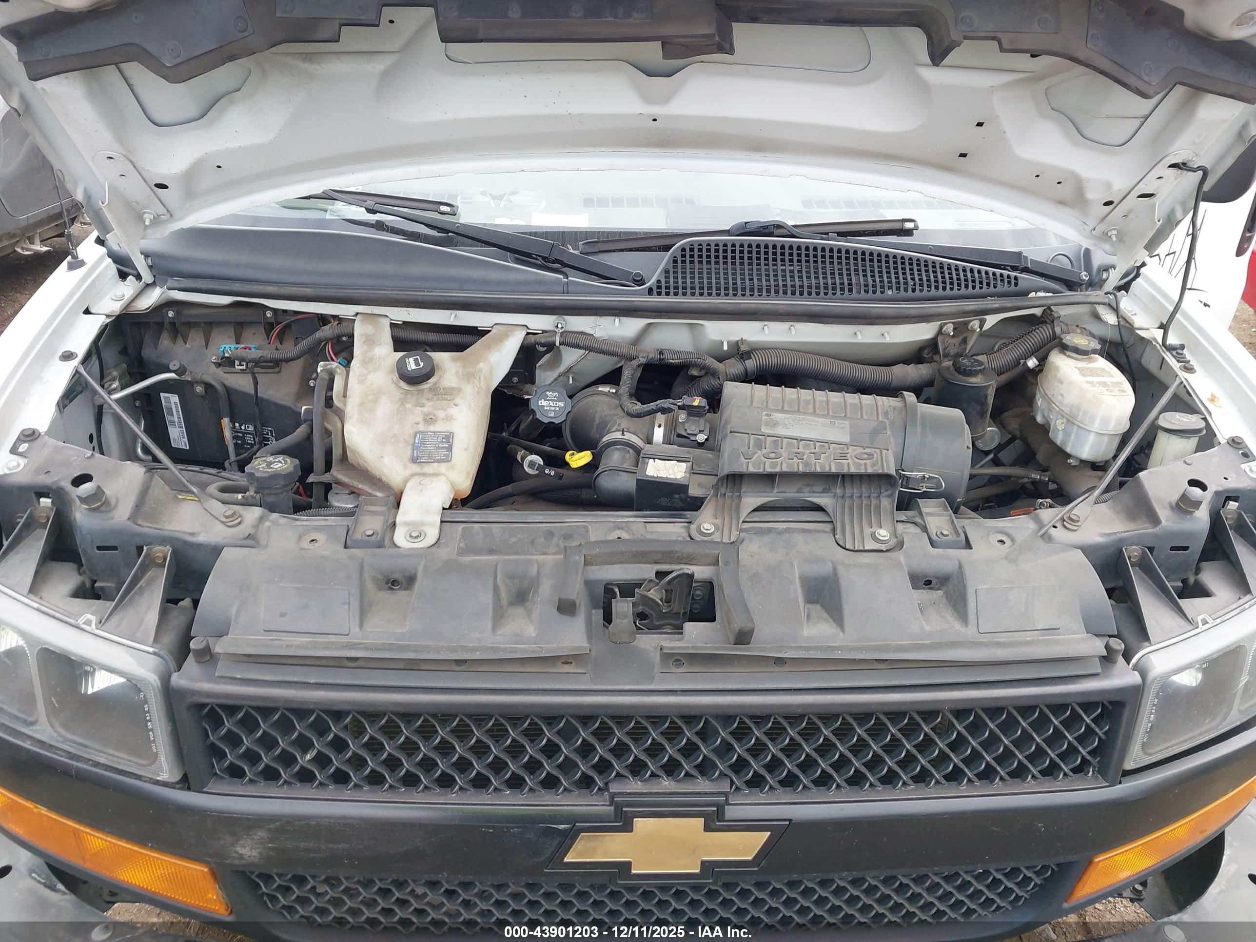 CHEVROLET EXPRESS image 10