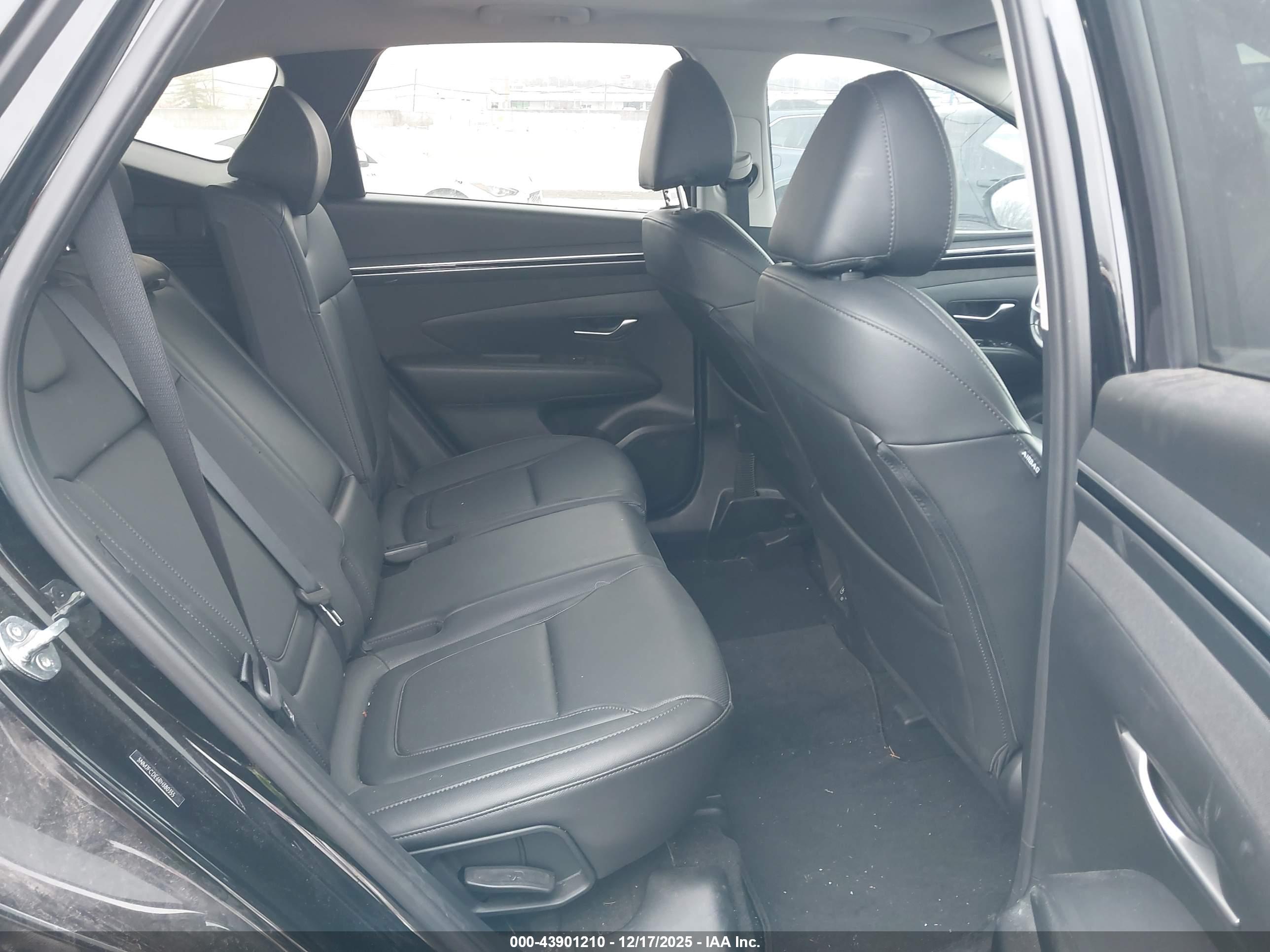 HYUNDAI TUCSON image 8