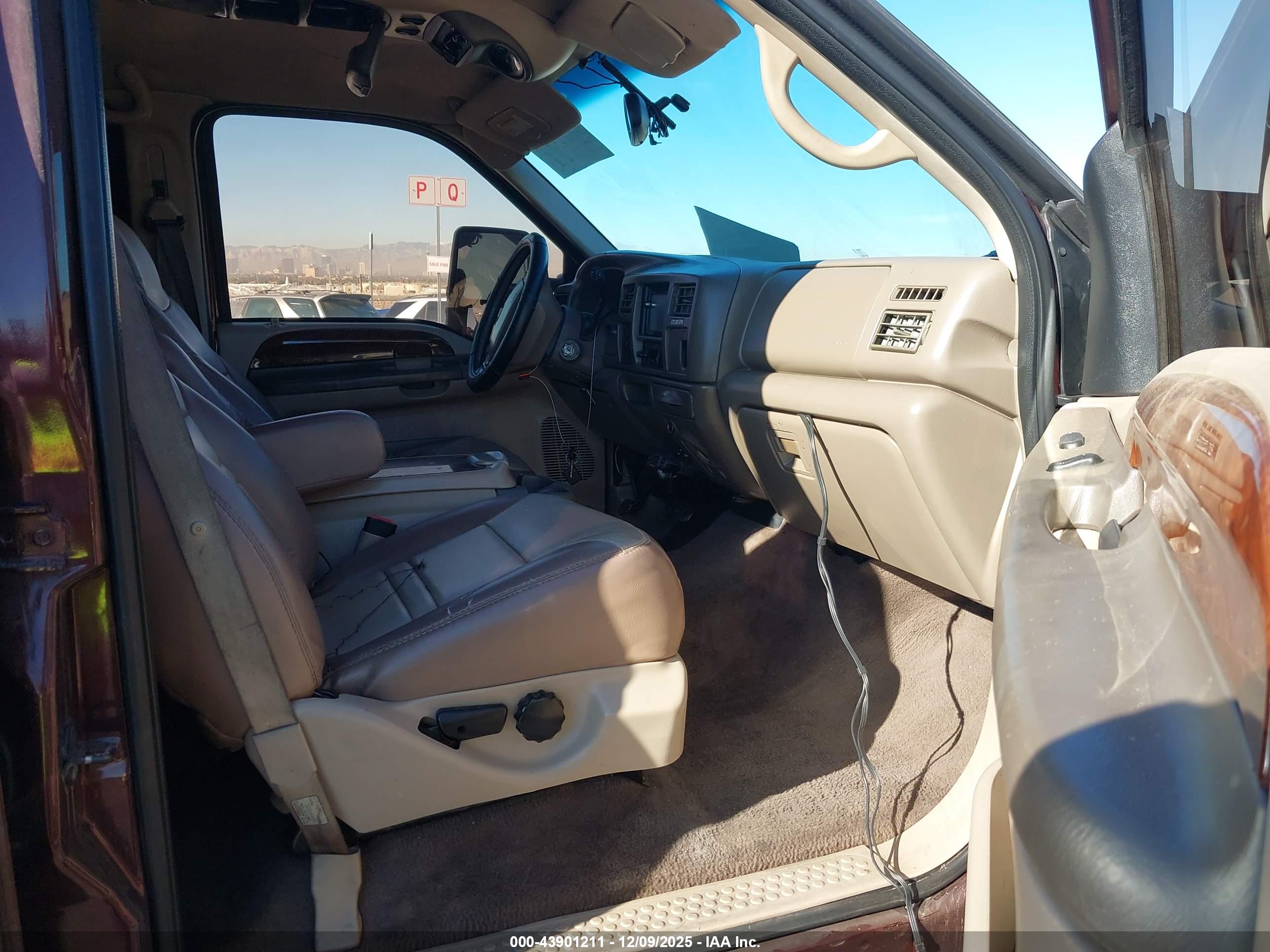 FORD EXCURSION image 5