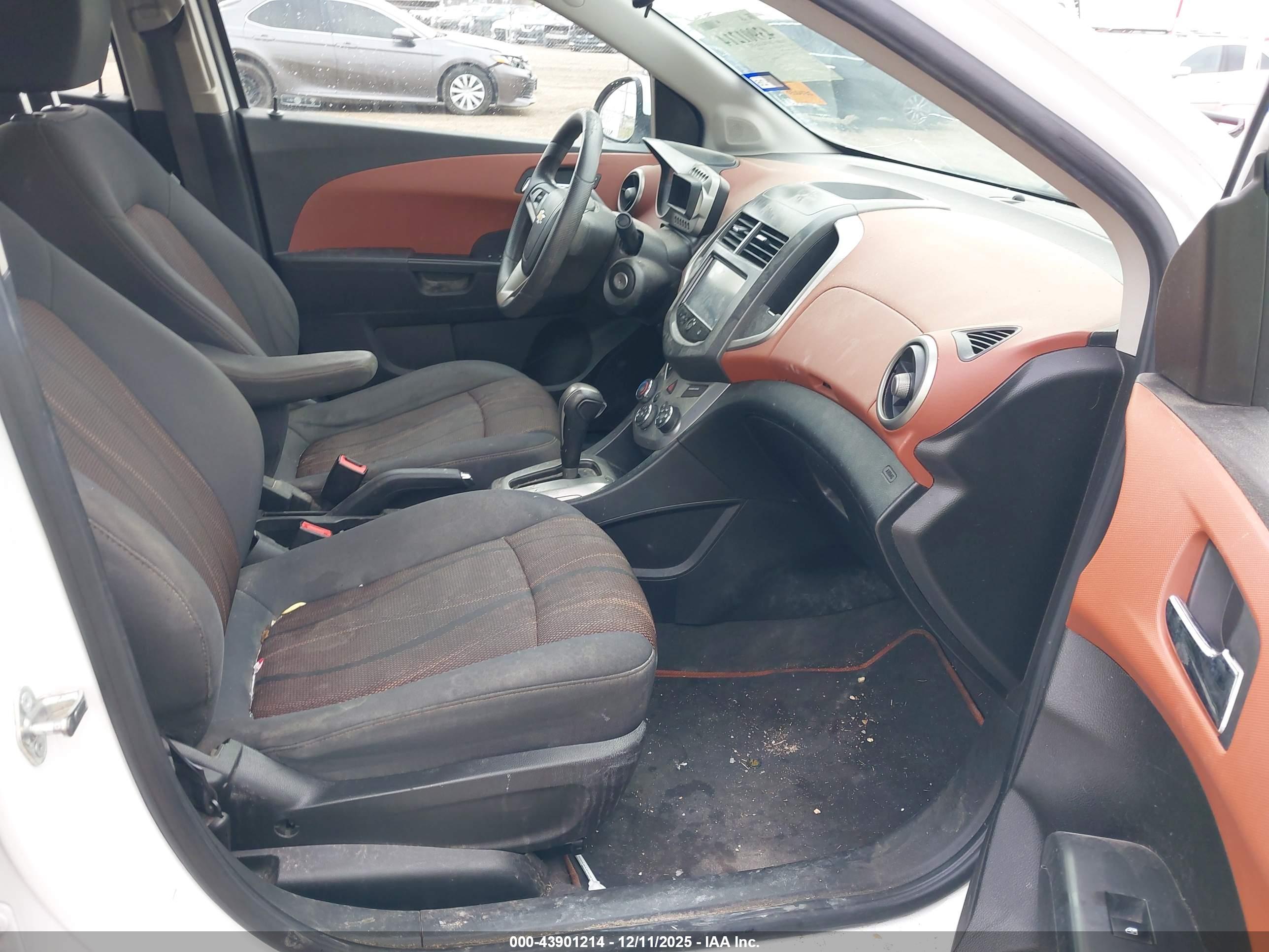 CHEVROLET SONIC image 5
