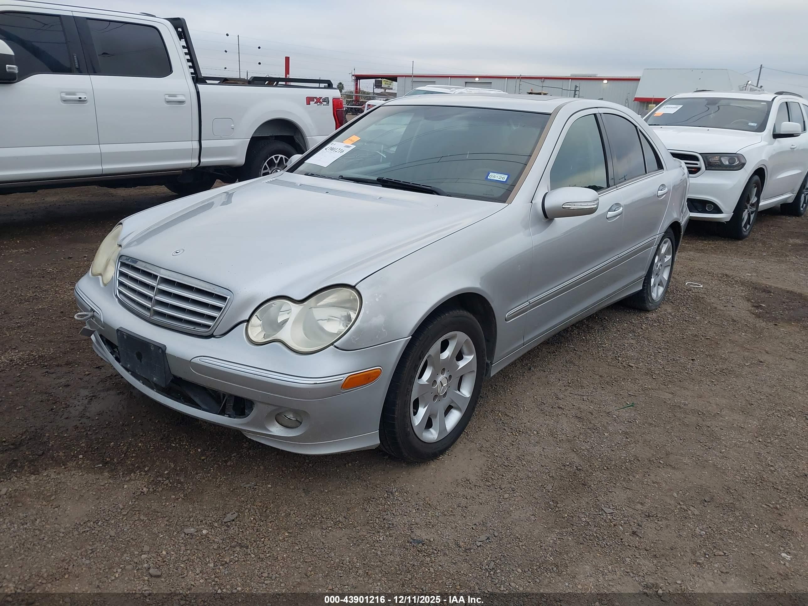 MERCEDES-BENZ C image 2