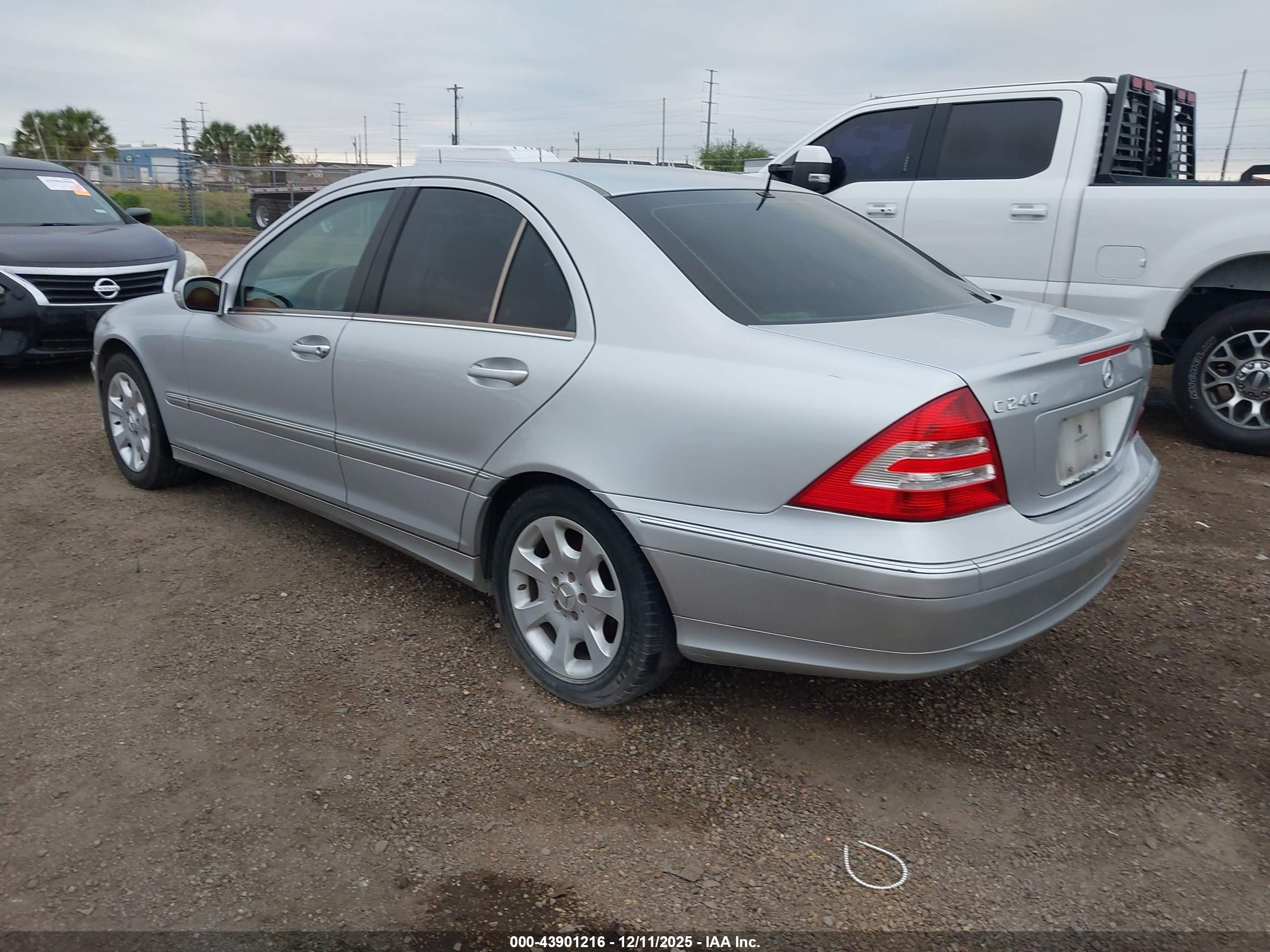 MERCEDES-BENZ C image 3