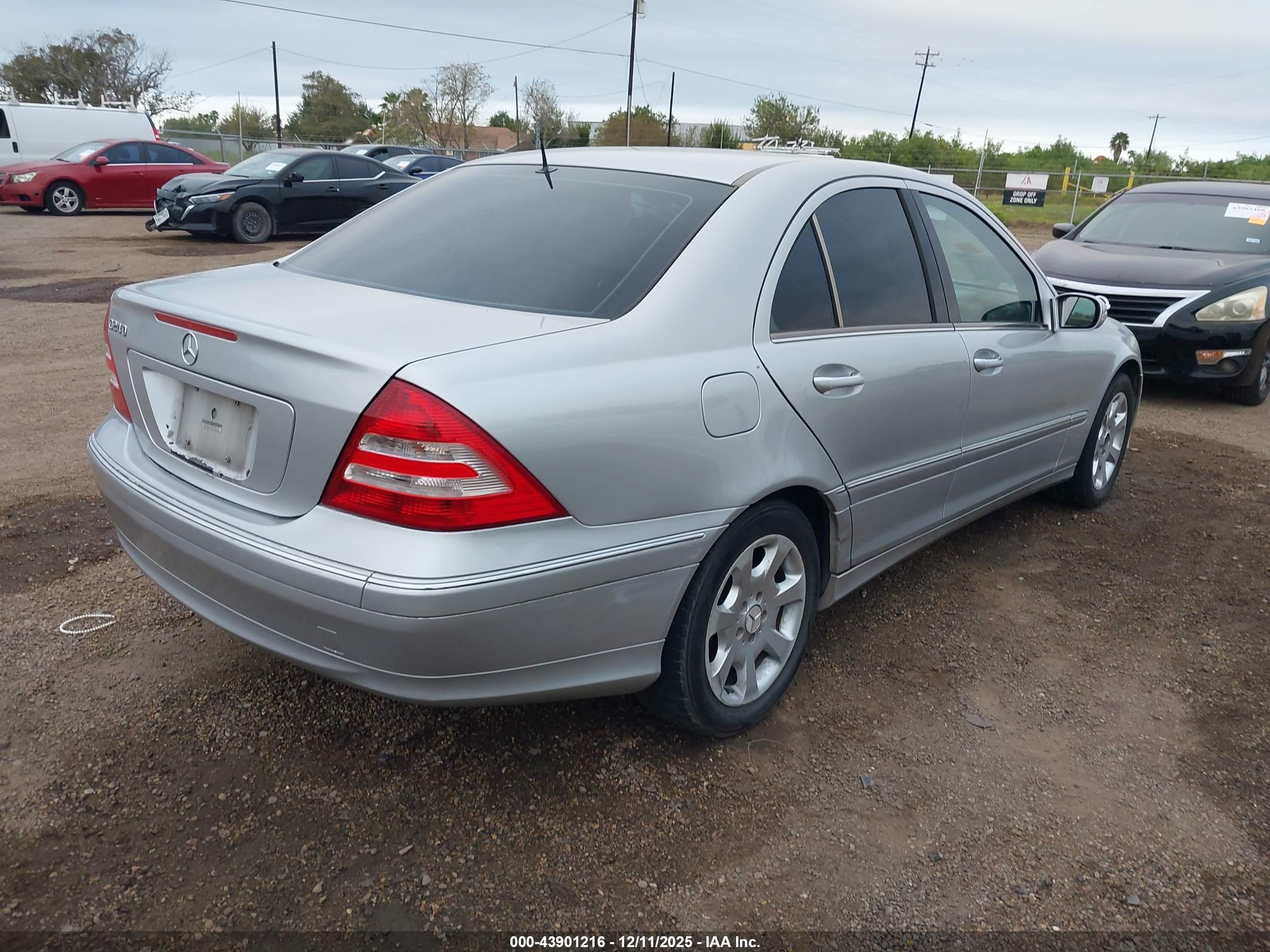 MERCEDES-BENZ C image 4