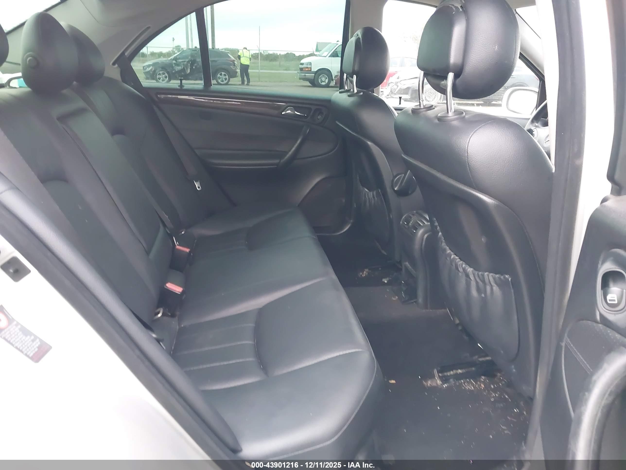 MERCEDES-BENZ C image 8