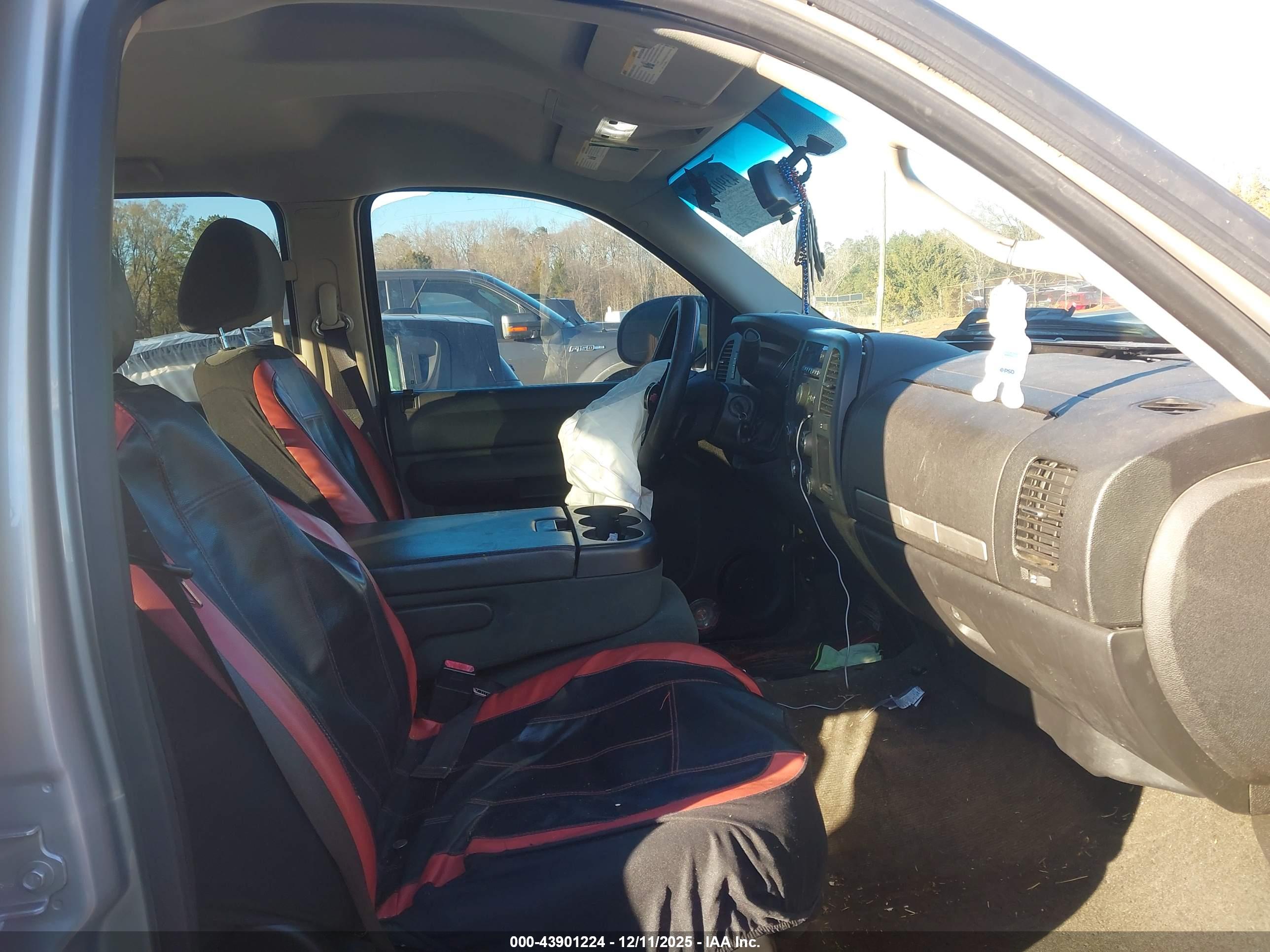 CHEVROLET SILVERADO image 5