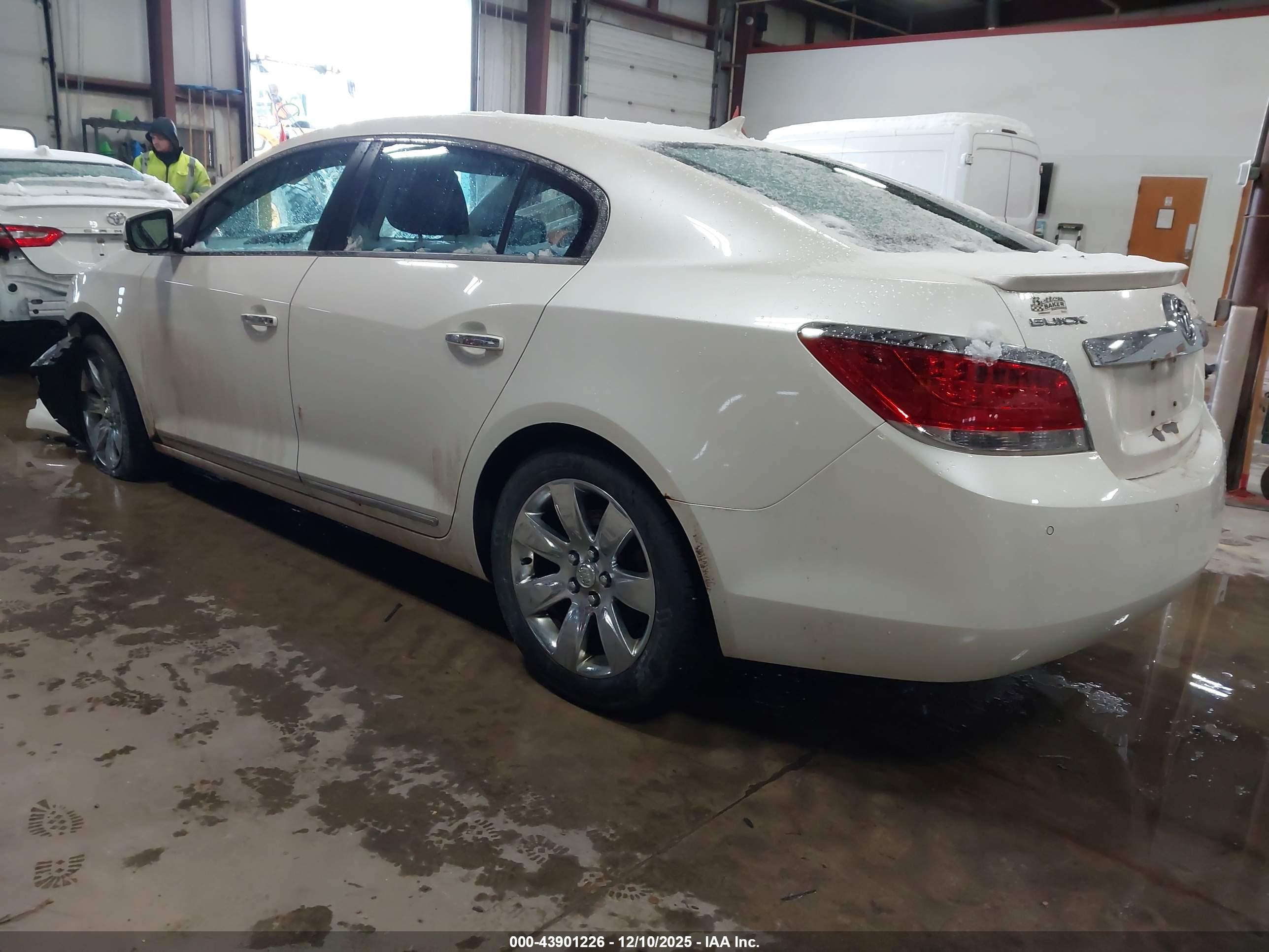 BUICK LACROSSE image 3