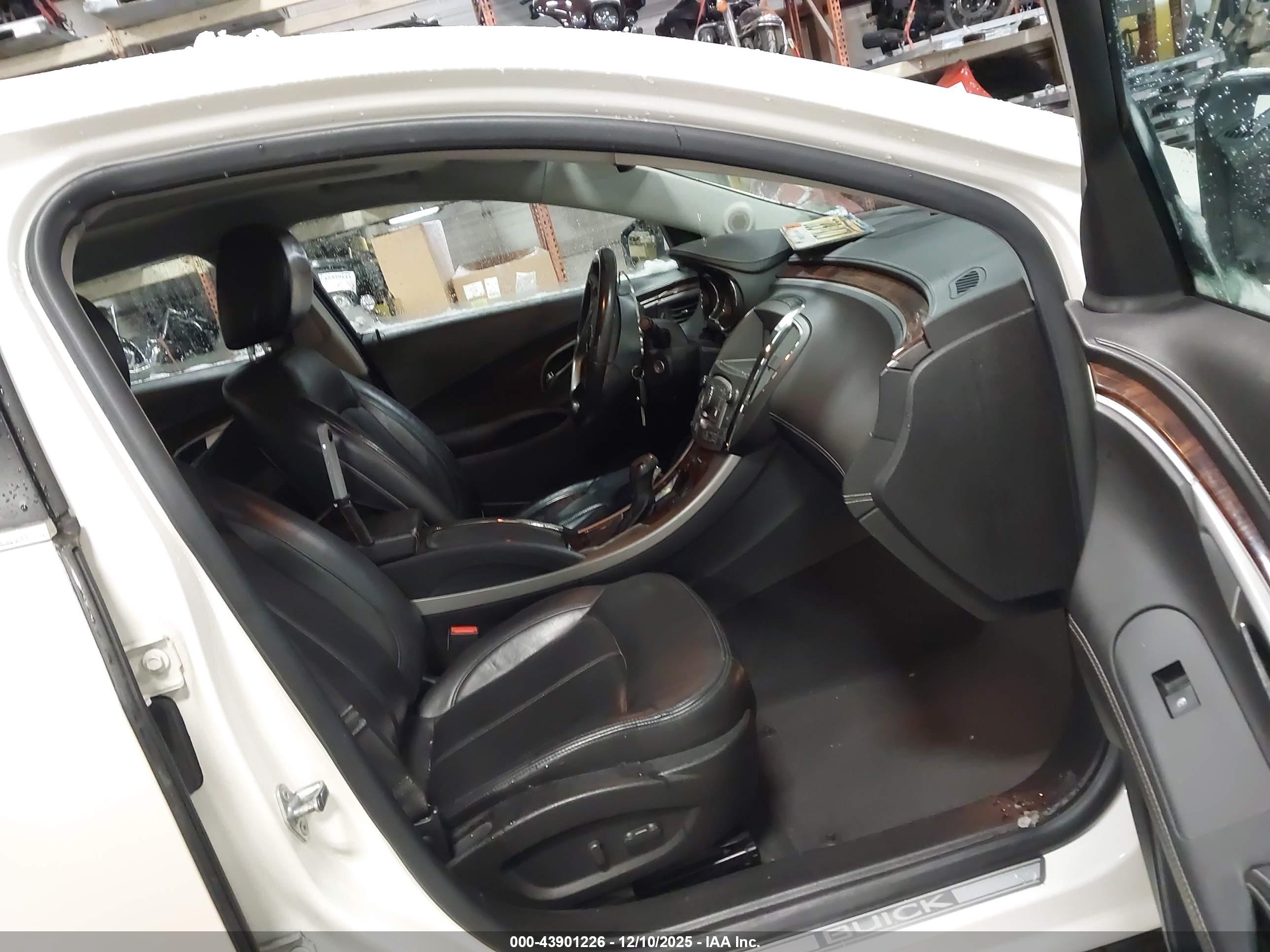 BUICK LACROSSE image 5