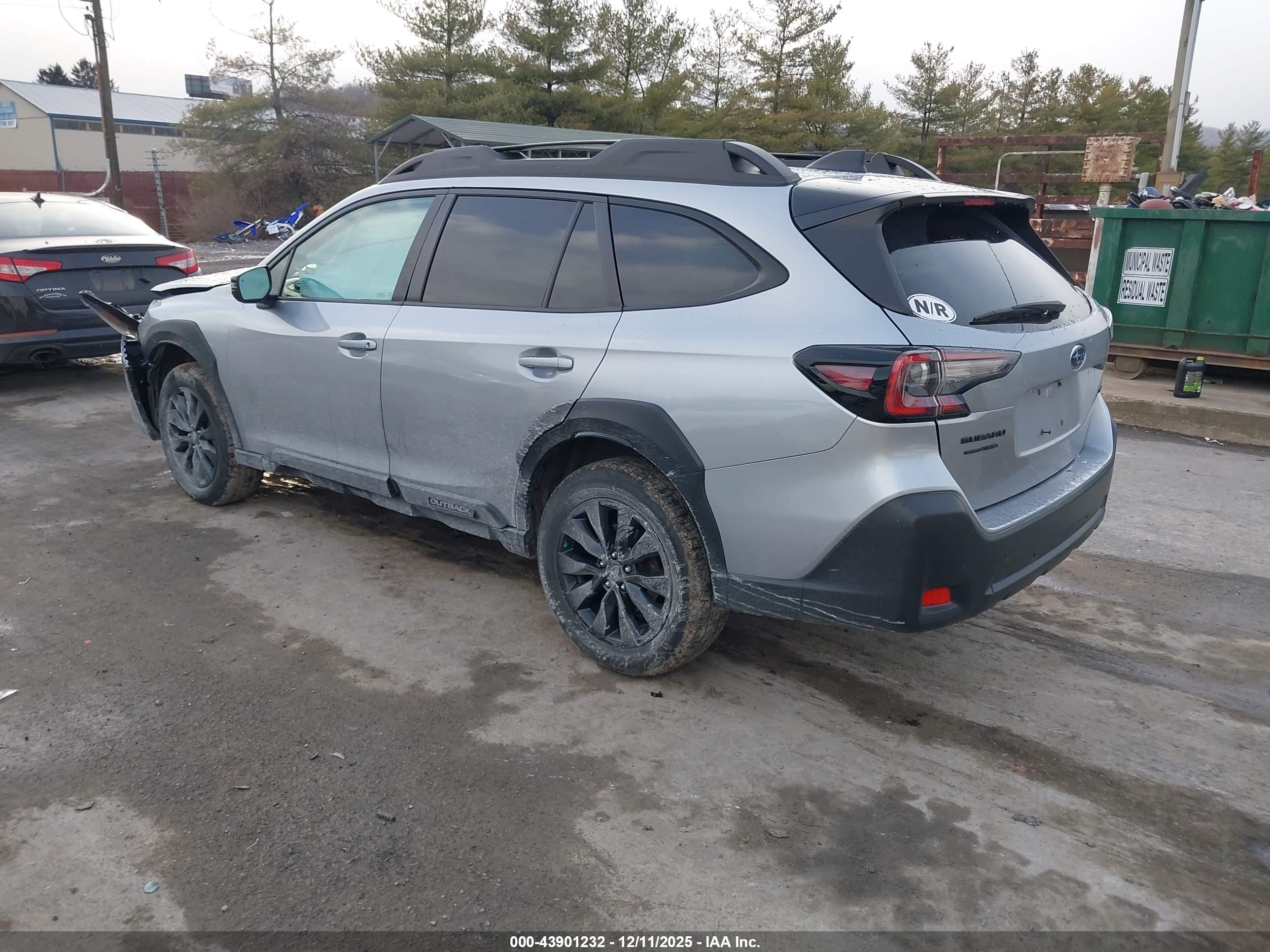 SUBARU OUTBACK image 3