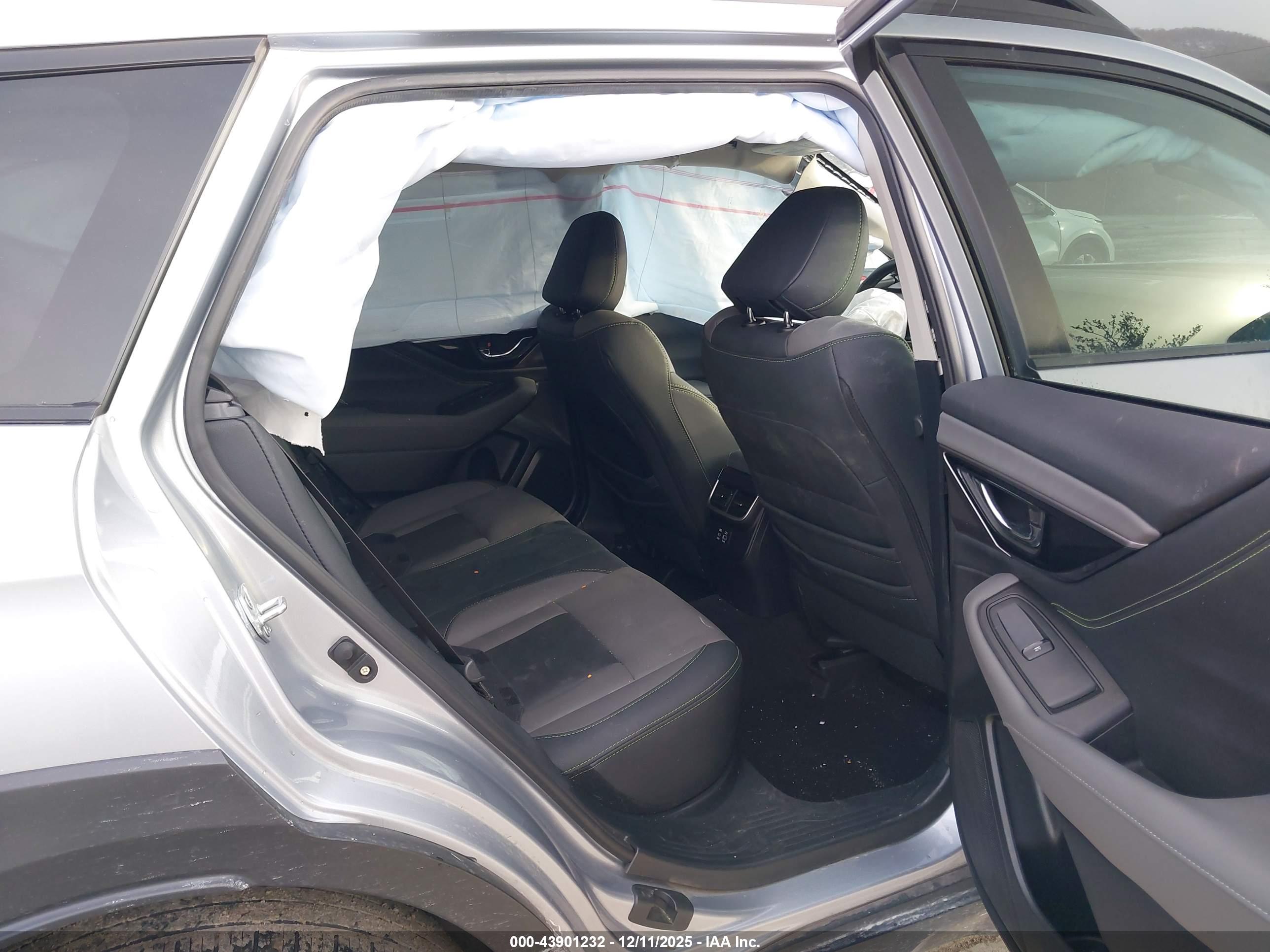 SUBARU OUTBACK image 8