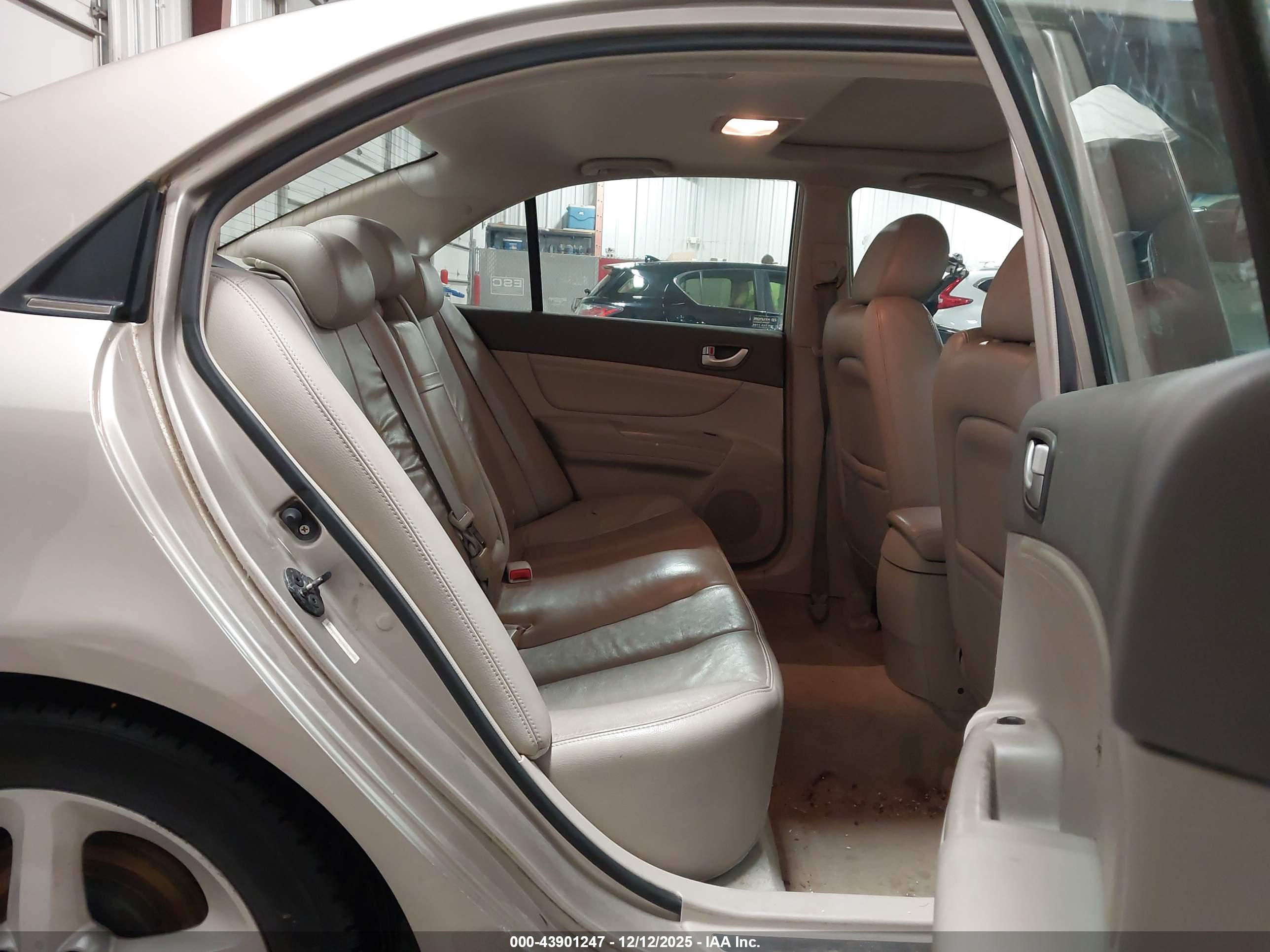HYUNDAI SONATA image 8