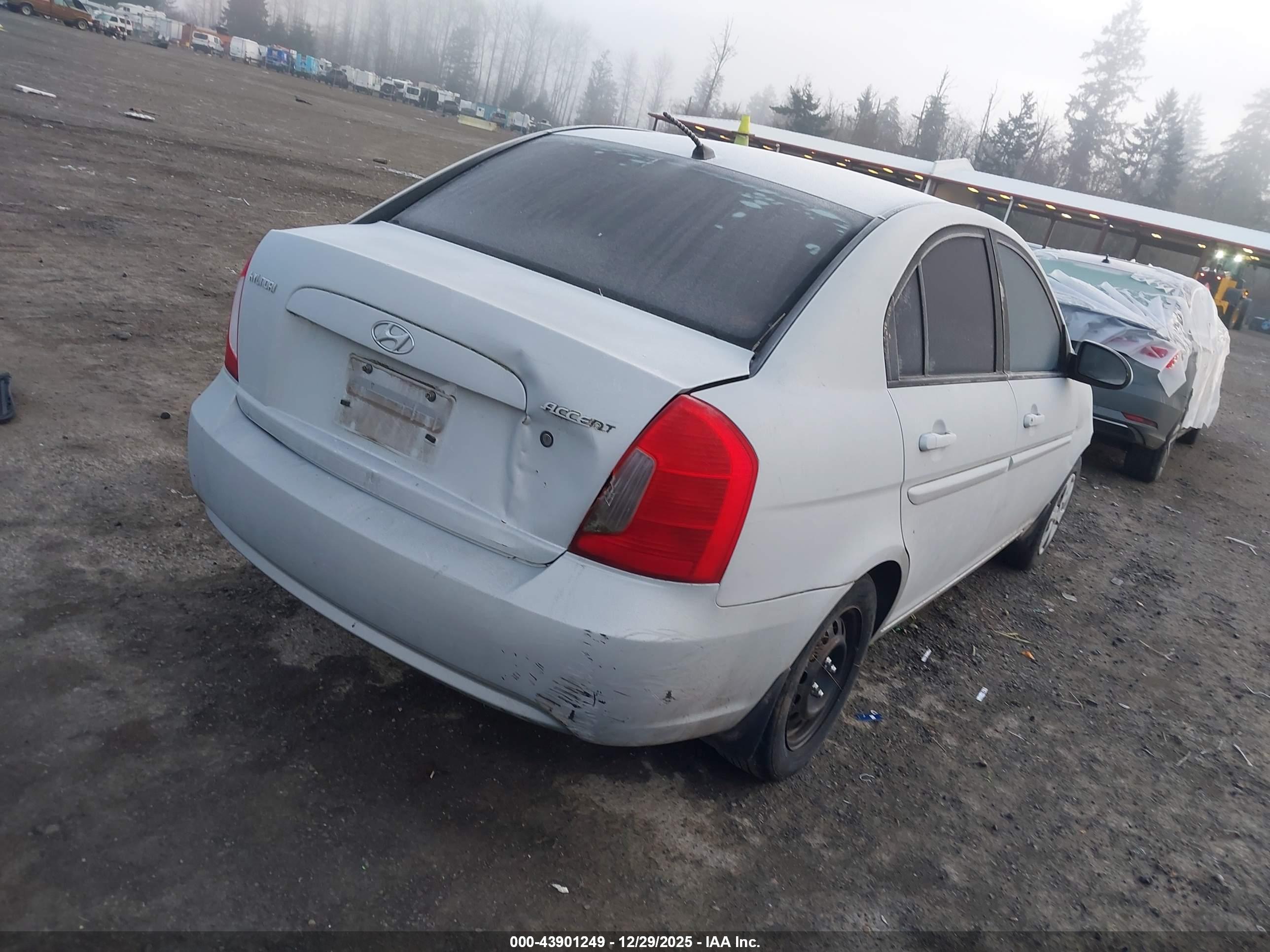 HYUNDAI ACCENT image 4
