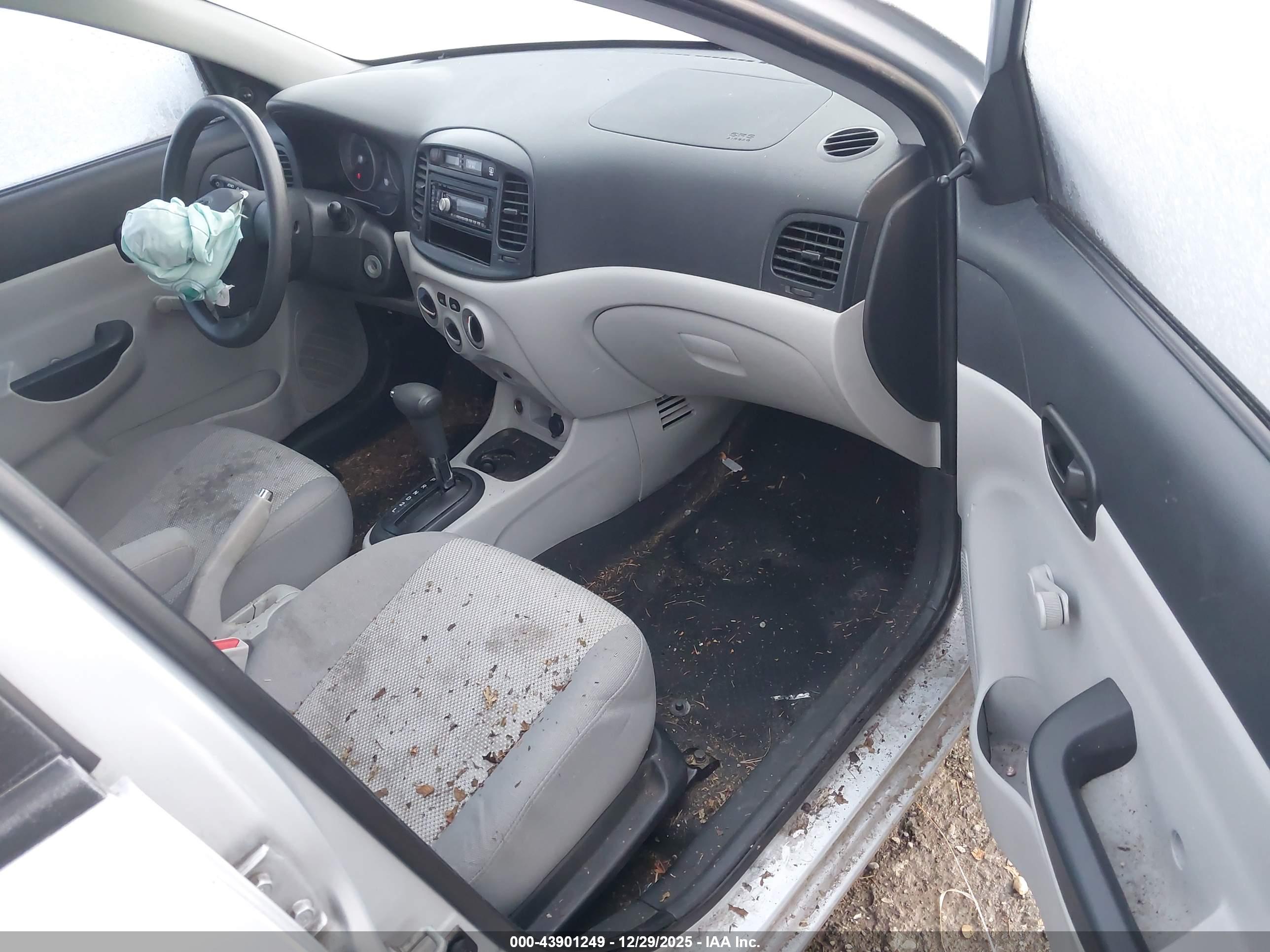 HYUNDAI ACCENT image 5