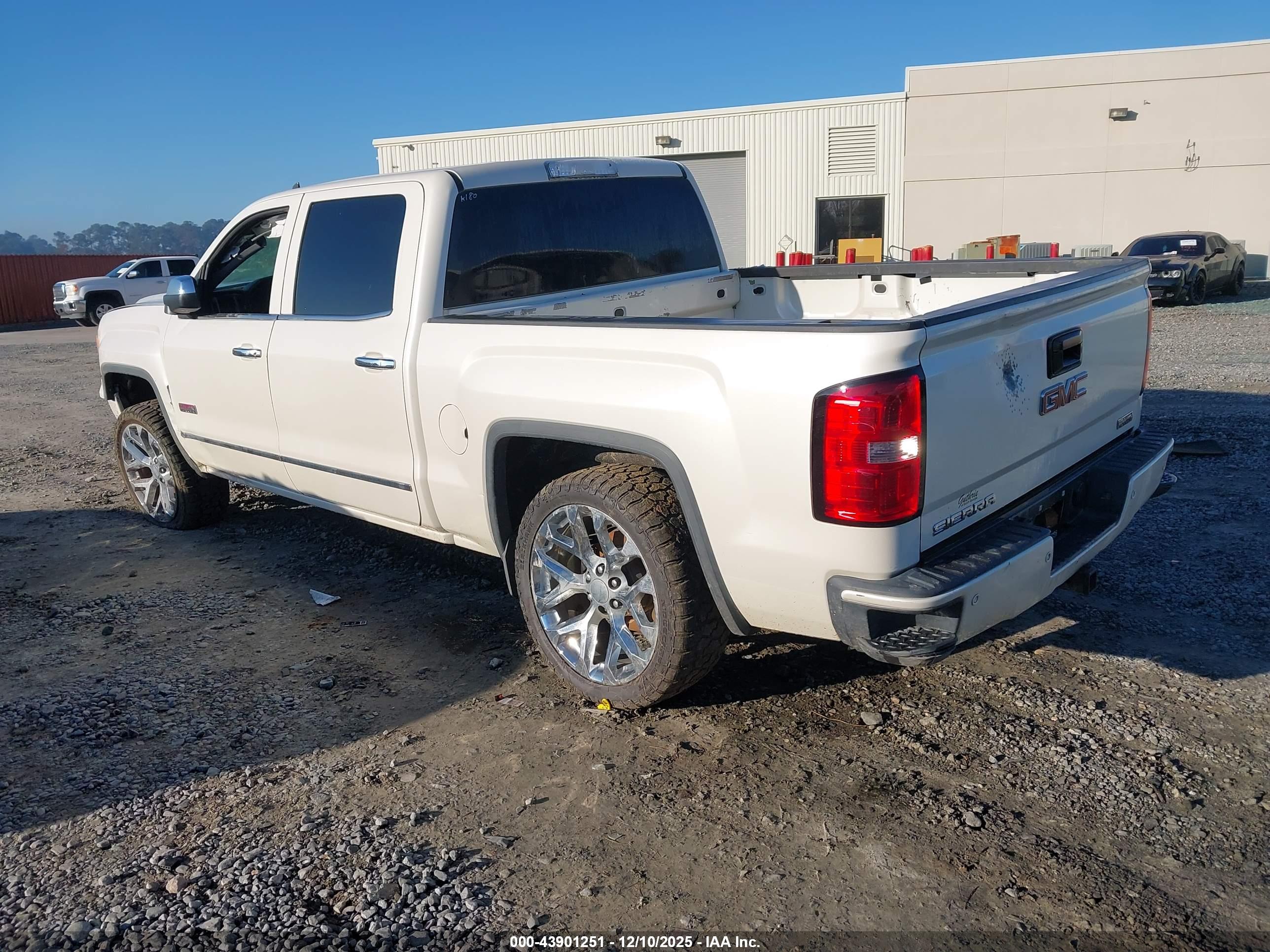 GMC SIERRA image 3
