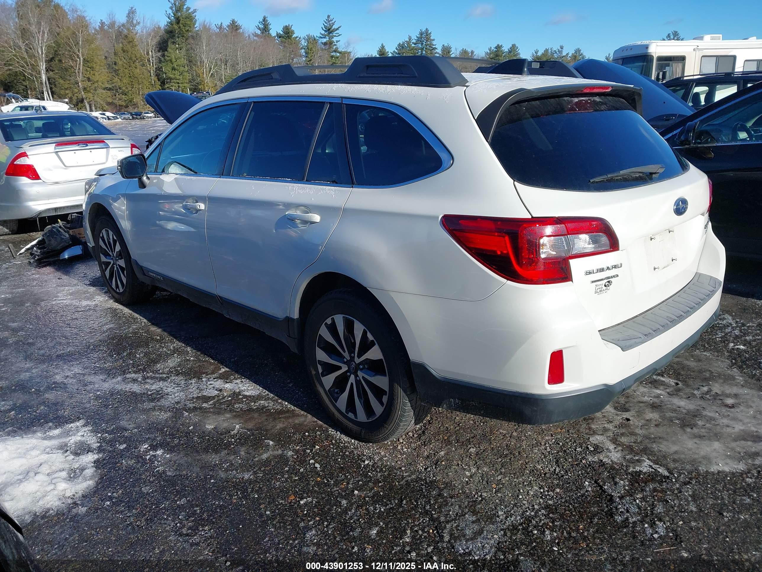 SUBARU OUTBACK image 3